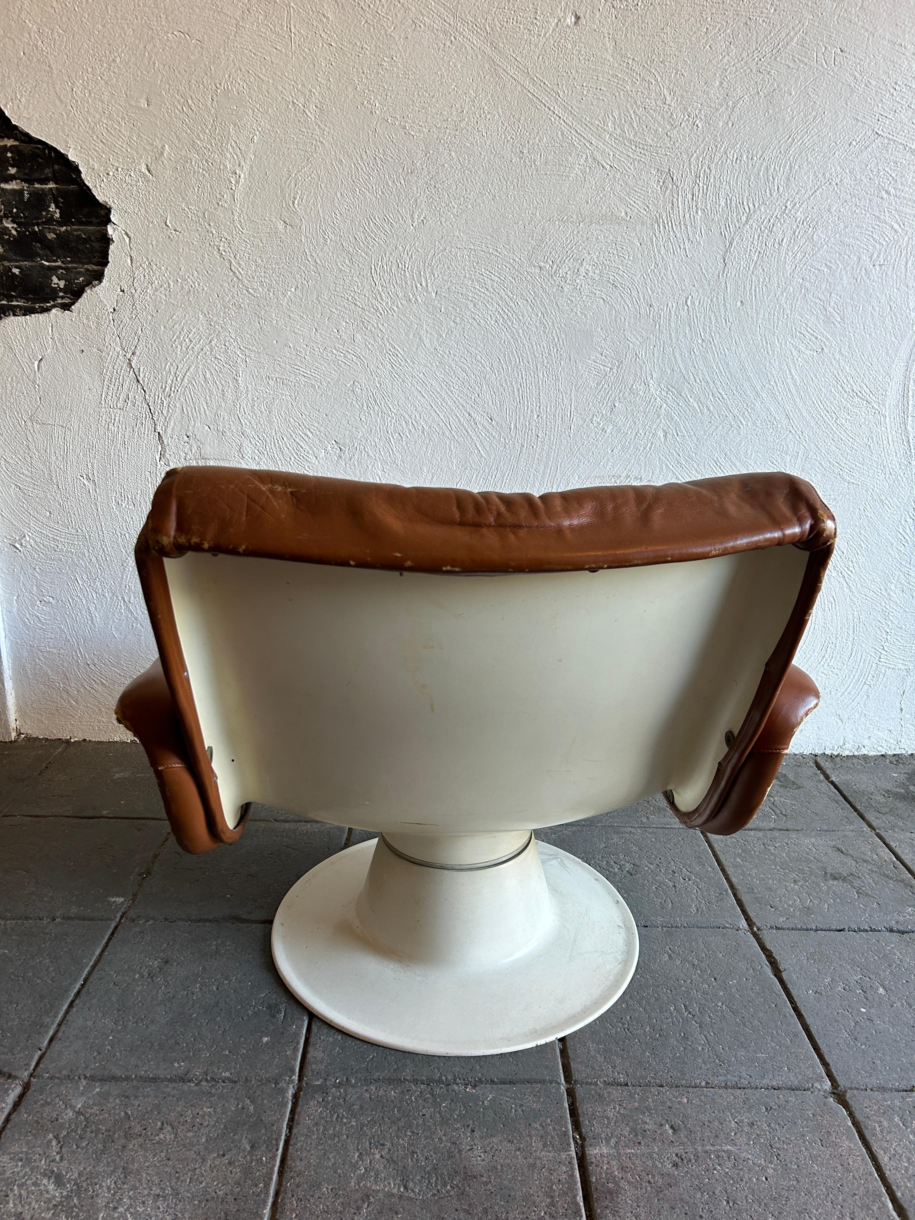 Finnish Yrjo Kukkapuro Saturn Lounge Chair Model B-175-18 1960 Finland For Sale