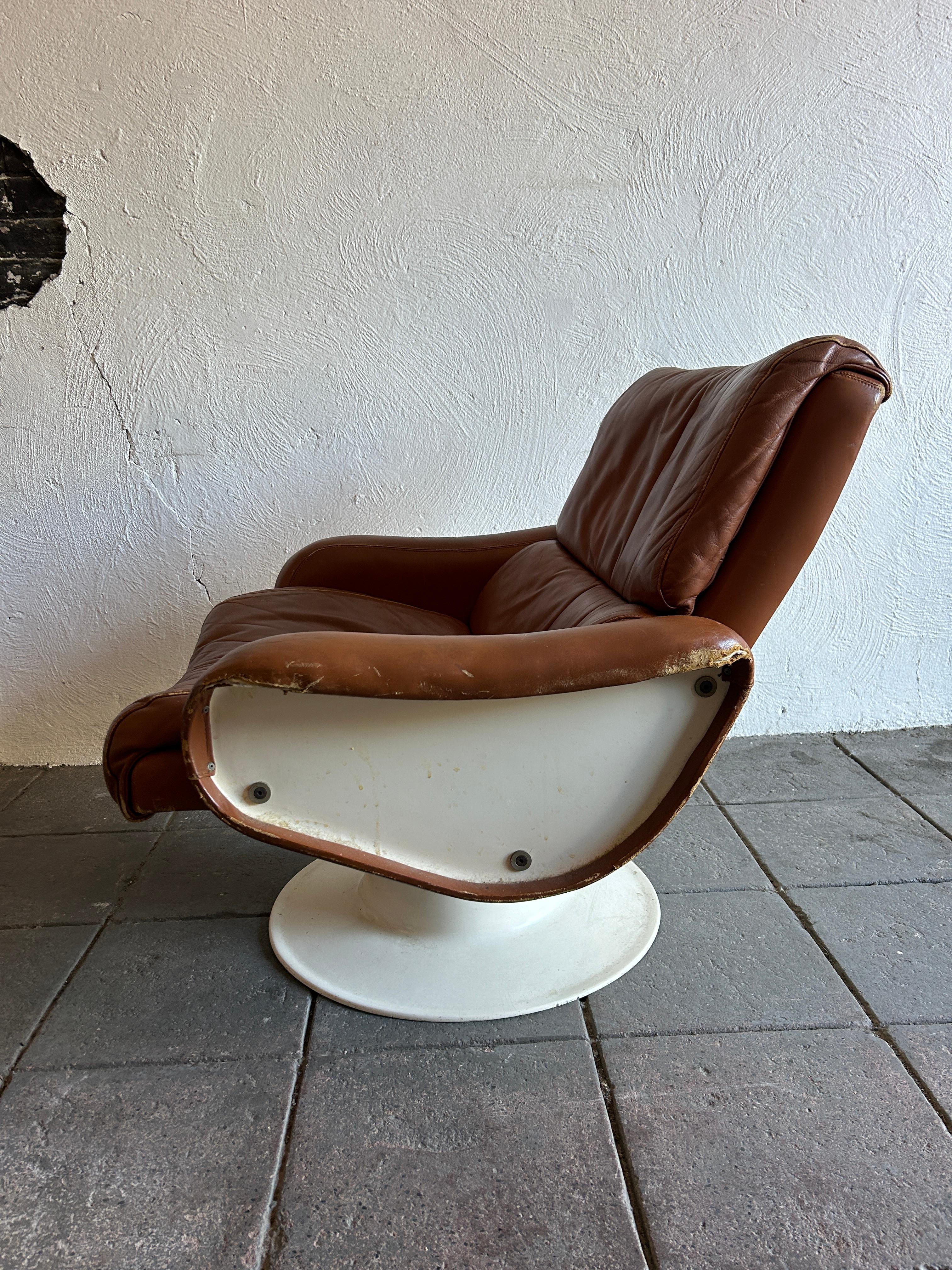 Yrjo Kukkapuro Saturn Lounge Chair Model B-175-18 1960 Finland In Good Condition For Sale In BROOKLYN, NY