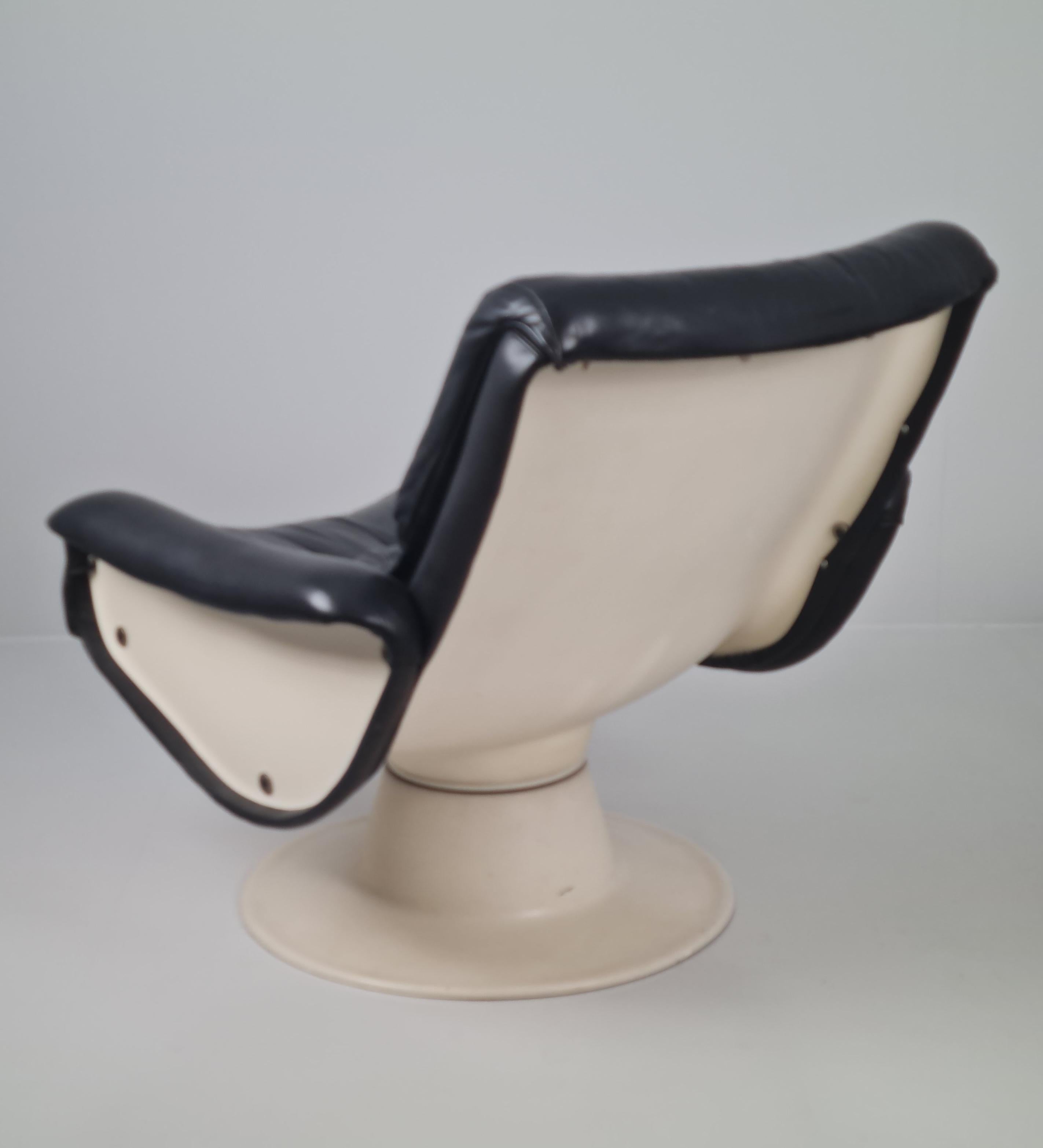 Yrjö Kukkapuro Saturnus Chair in White & Black Leather, Haimi 1970s In Good Condition In Helsinki, FI