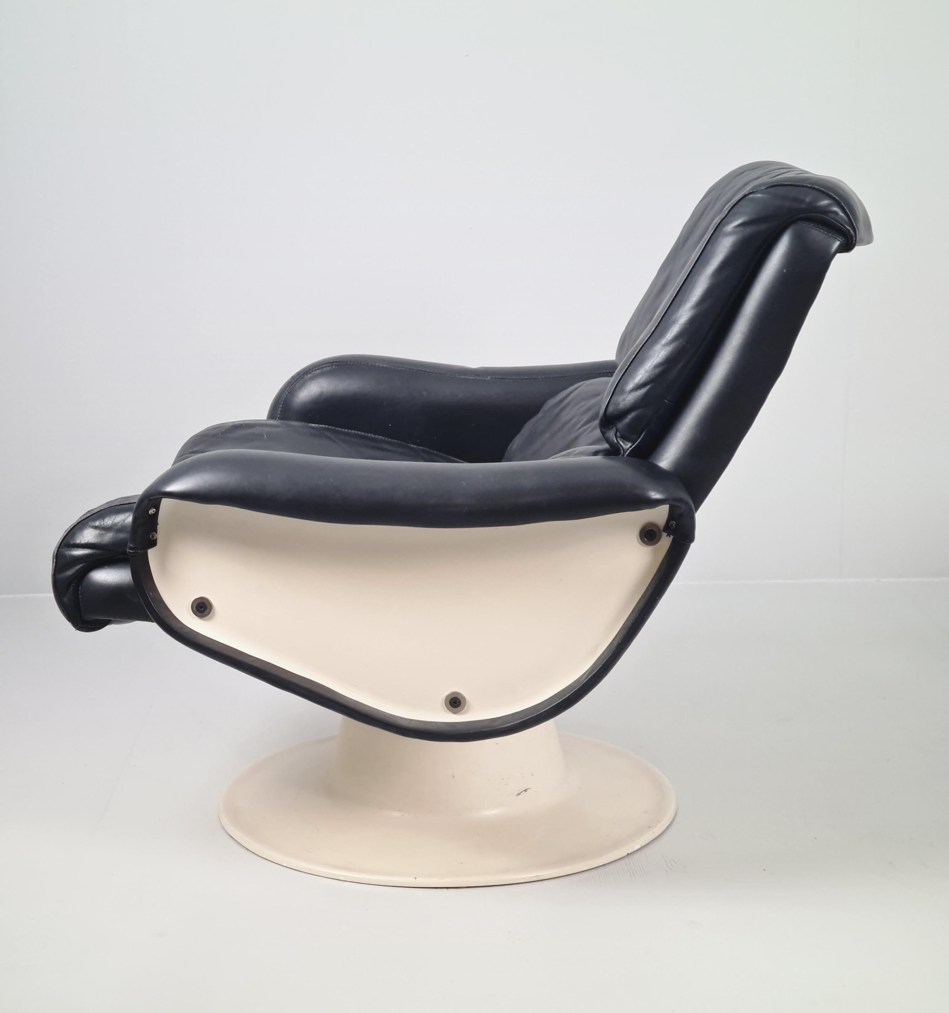 Late 20th Century Yrjö Kukkapuro Saturnus Chair in White & Black Leather, Haimi 1970s