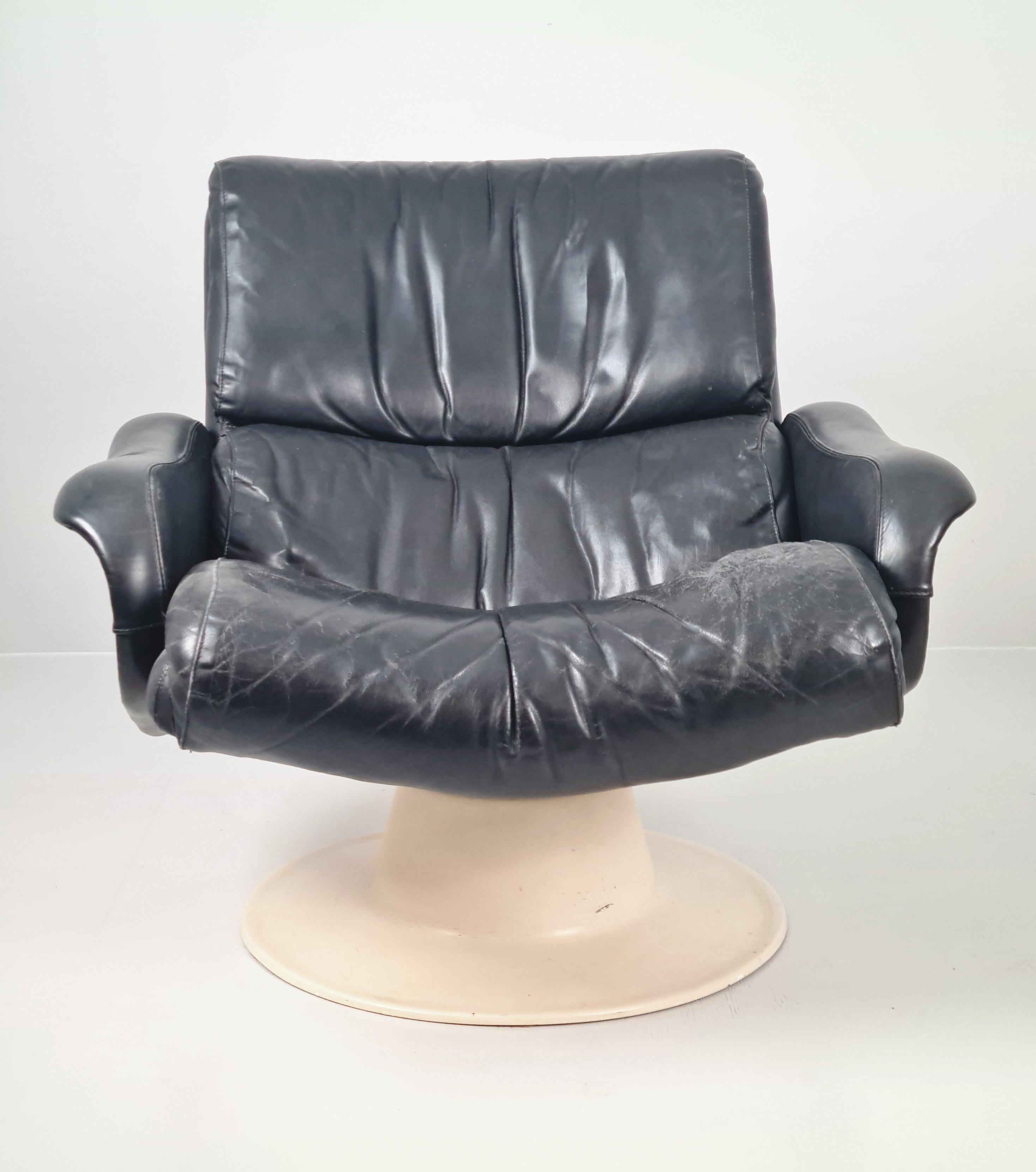 Metal Yrjö Kukkapuro Saturnus Chair in White & Black Leather, Haimi 1970s