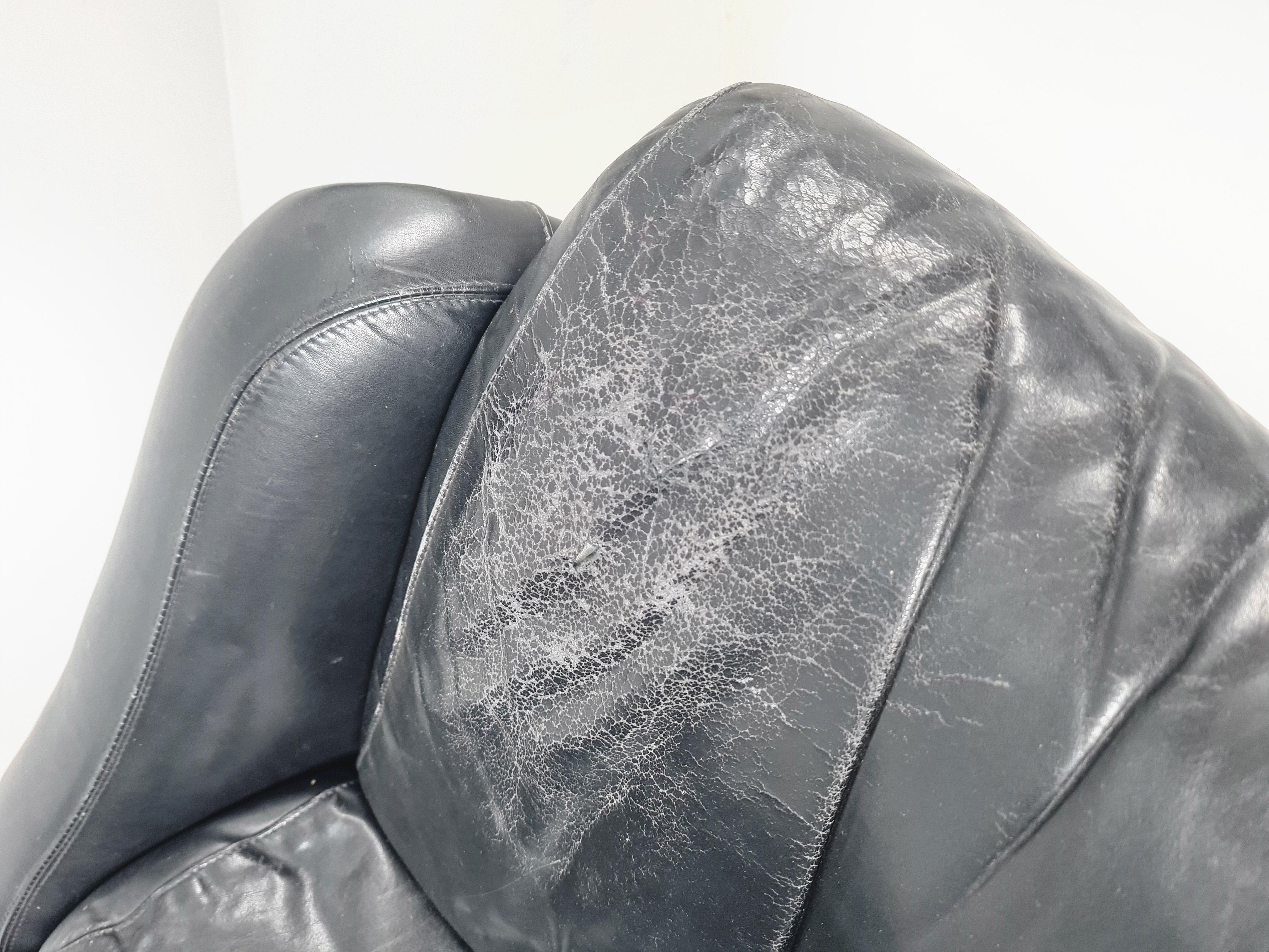 Yrjö Kukkapuro Saturnus Chair in White & Black Leather, Haimi 1970s 2