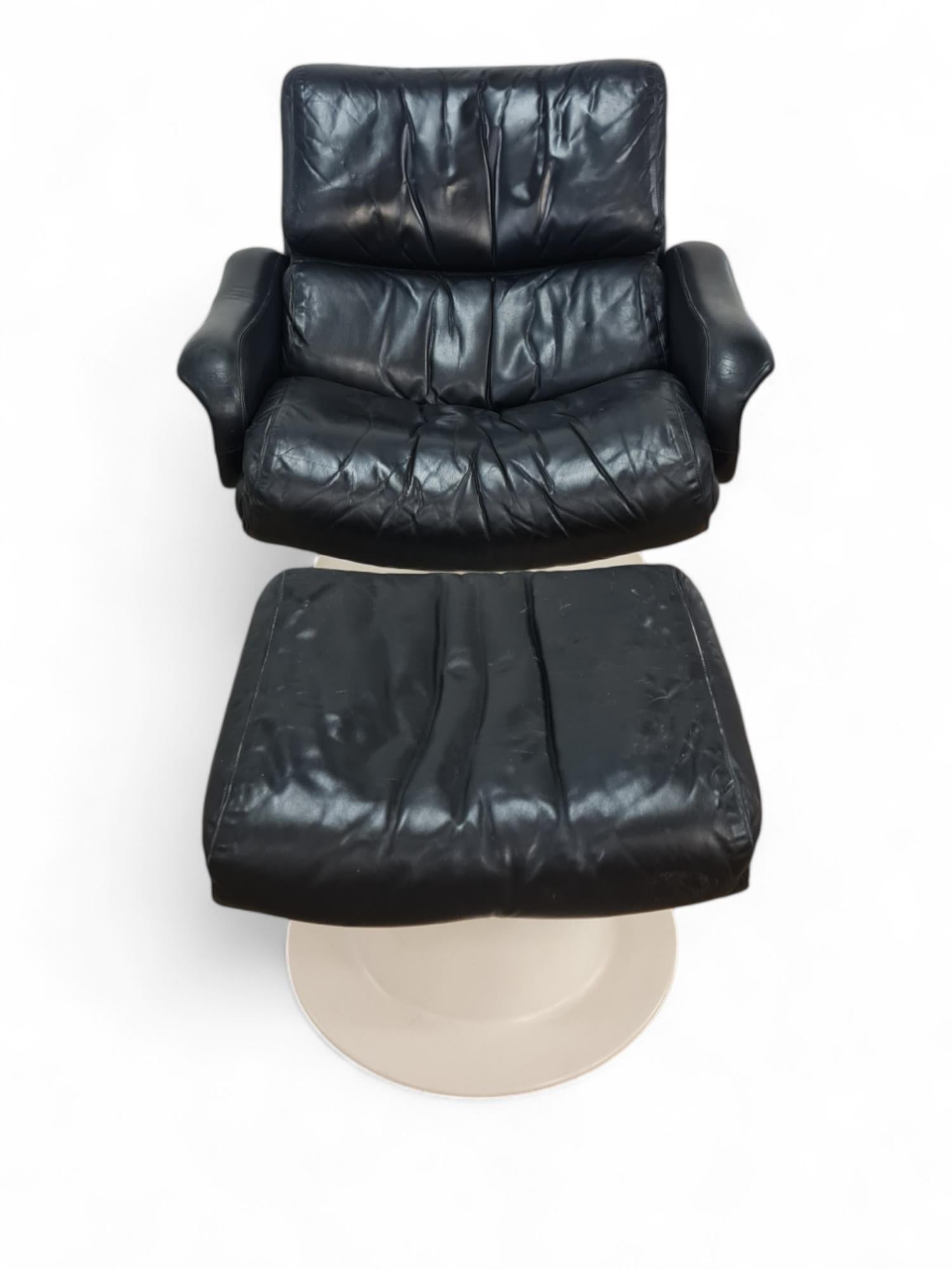 Yrjö Kukkapuro Saturnus Chair & Stool in White & Black Leather, Haimi 1970s For Sale 4