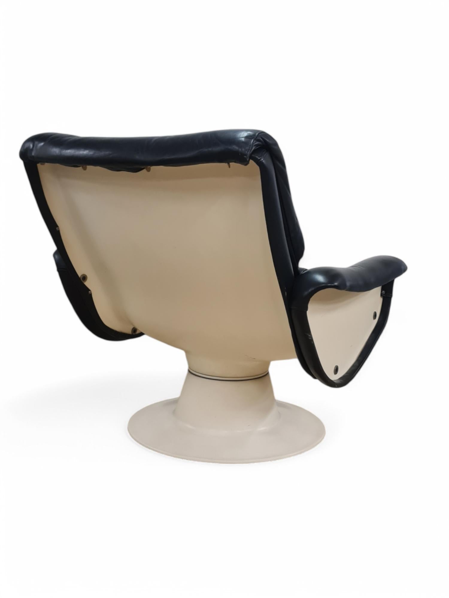 Yrjö Kukkapuro Saturnus Chair & Stool in White & Black Leather, Haimi 1970s For Sale 7