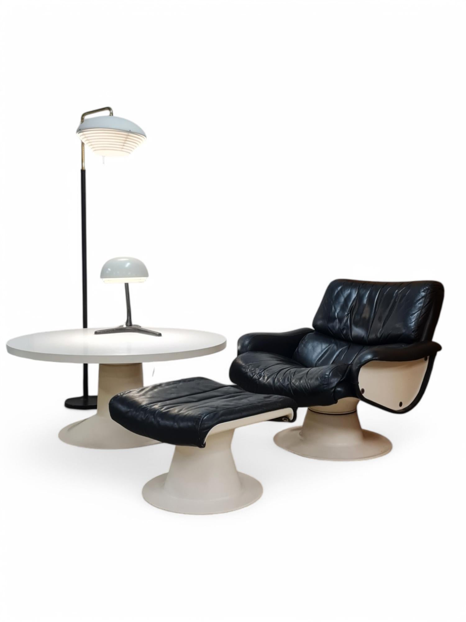 Finnish Yrjö Kukkapuro Saturnus Chair & Stool in White & Black Leather, Haimi 1970s For Sale