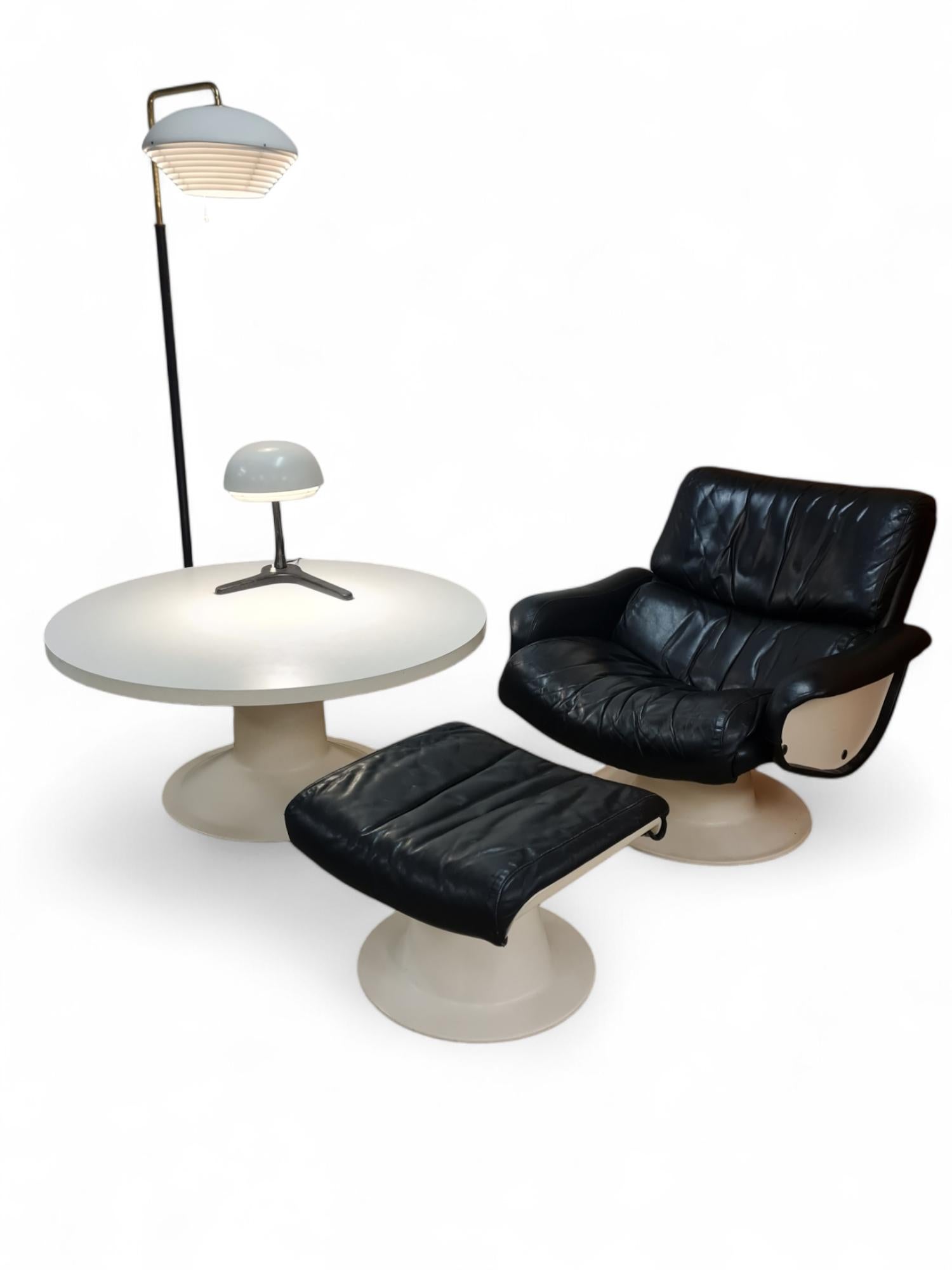 Yrjö Kukkapuro Saturnus Chair & Stool in White & Black Leather, Haimi 1970s In Good Condition For Sale In Helsinki, FI