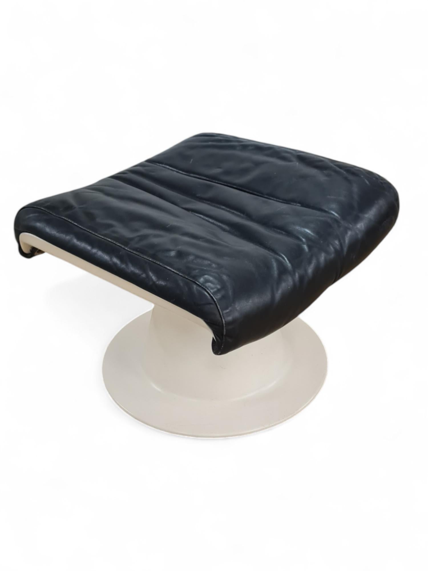 Metal Yrjö Kukkapuro Saturnus Chair & Stool in White & Black Leather, Haimi 1970s For Sale