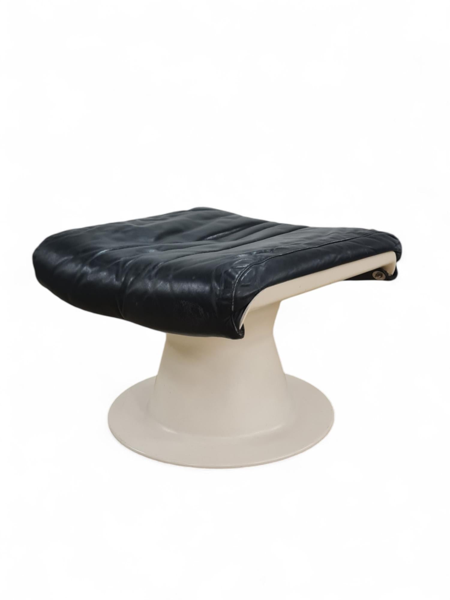Yrjö Kukkapuro Saturnus Chair & Stool in White & Black Leather, Haimi 1970s For Sale 1
