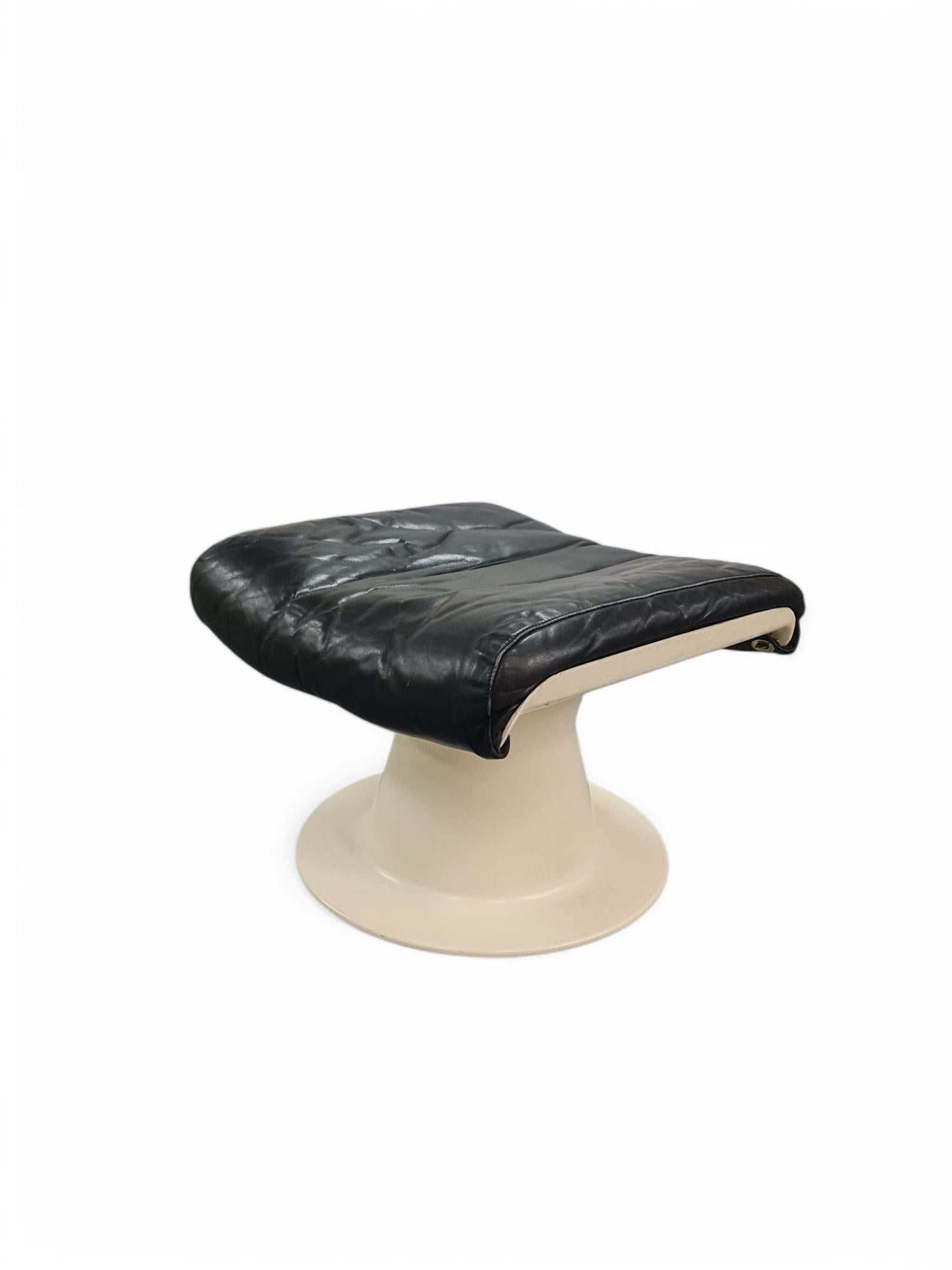 Mid-Century Modern Yrjö Kukkapuro Saturnus Stool in White & Black Leather, Haimi 1970s For Sale