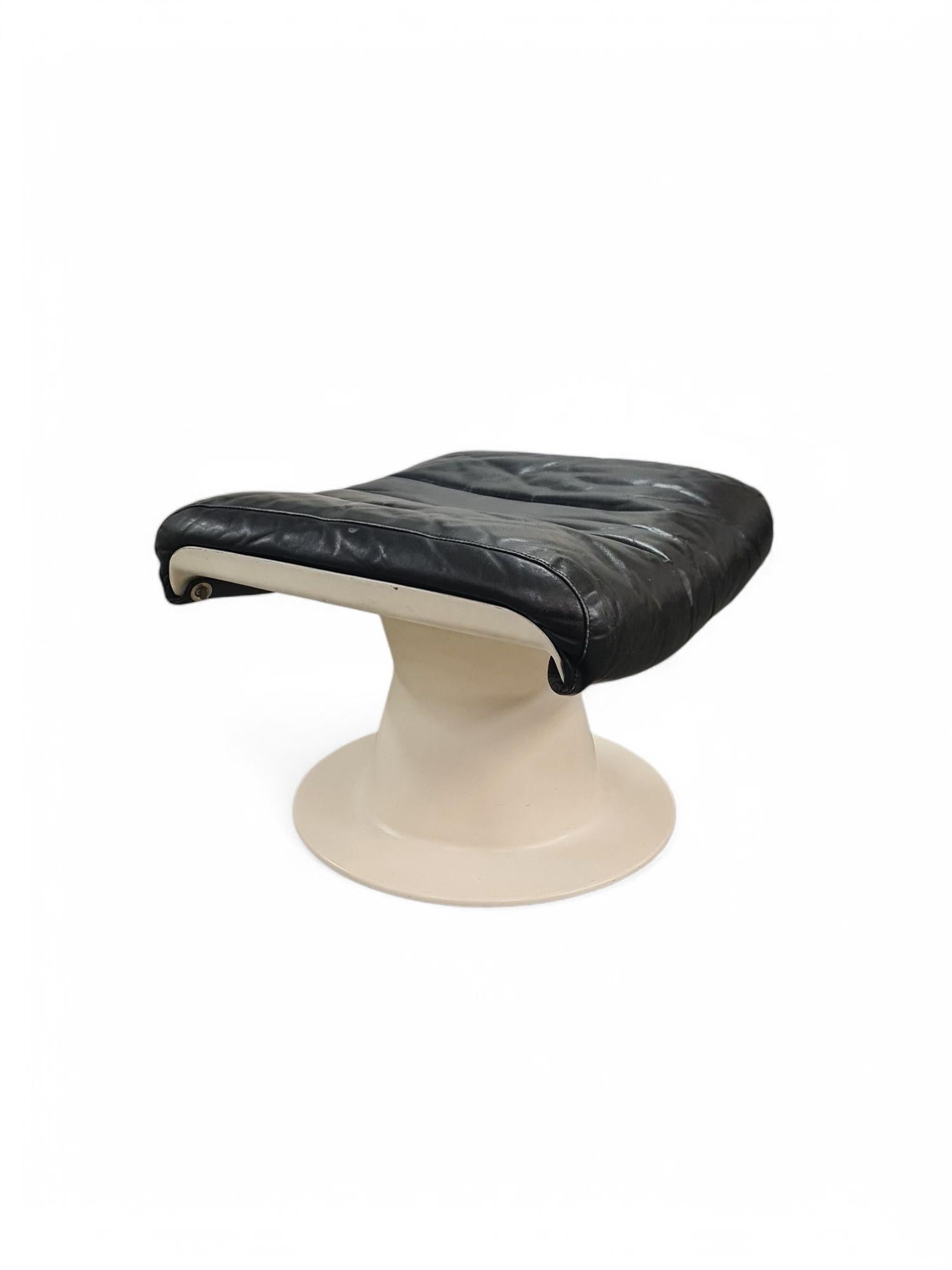 Finnish Yrjö Kukkapuro Saturnus Stool in White & Black Leather, Haimi 1970s For Sale