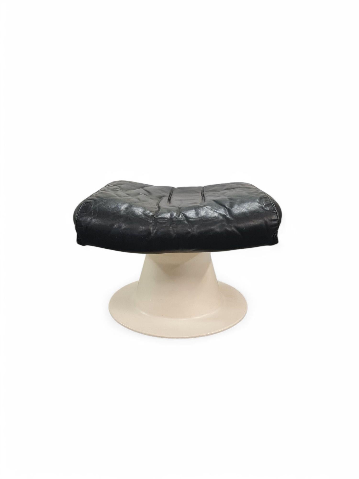 Yrjö Kukkapuro Saturnus Stool in White & Black Leather, Haimi 1970s In Good Condition For Sale In Helsinki, FI