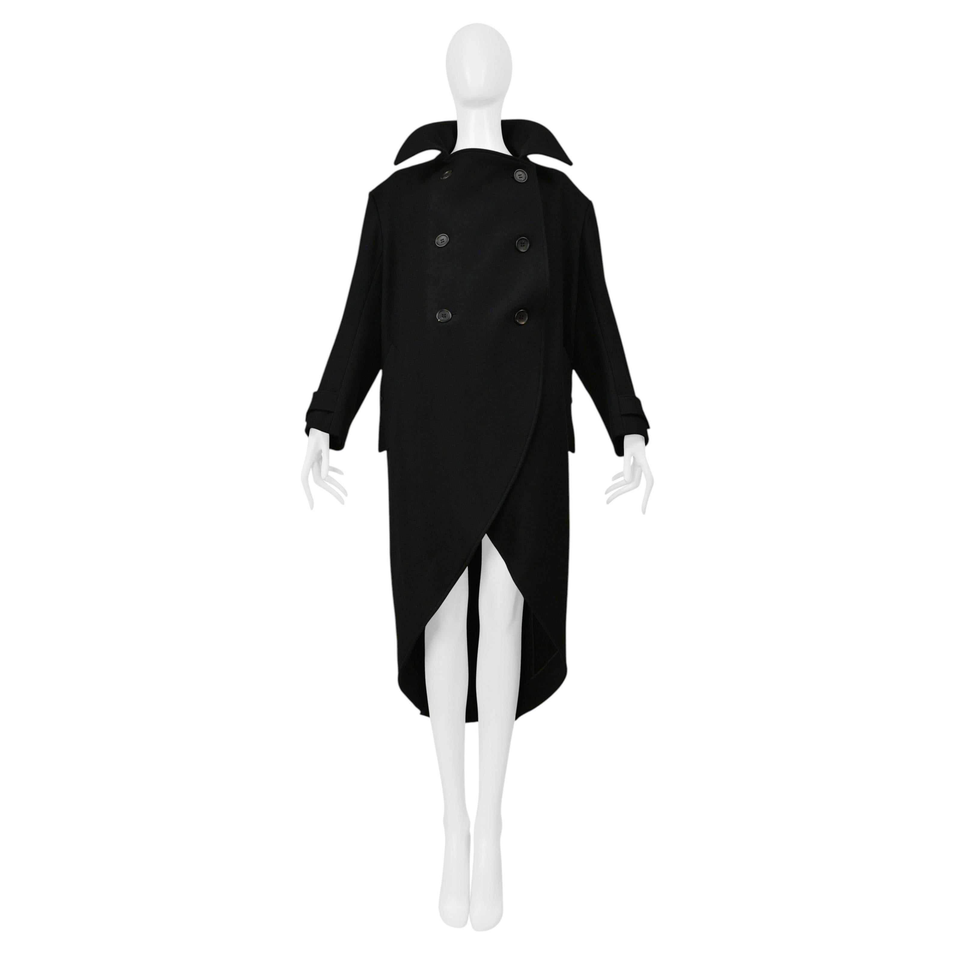 Y's By Yohji Yamamoto Abrigo de lana negro de doble botonadura con dobladillo redondo 2005
