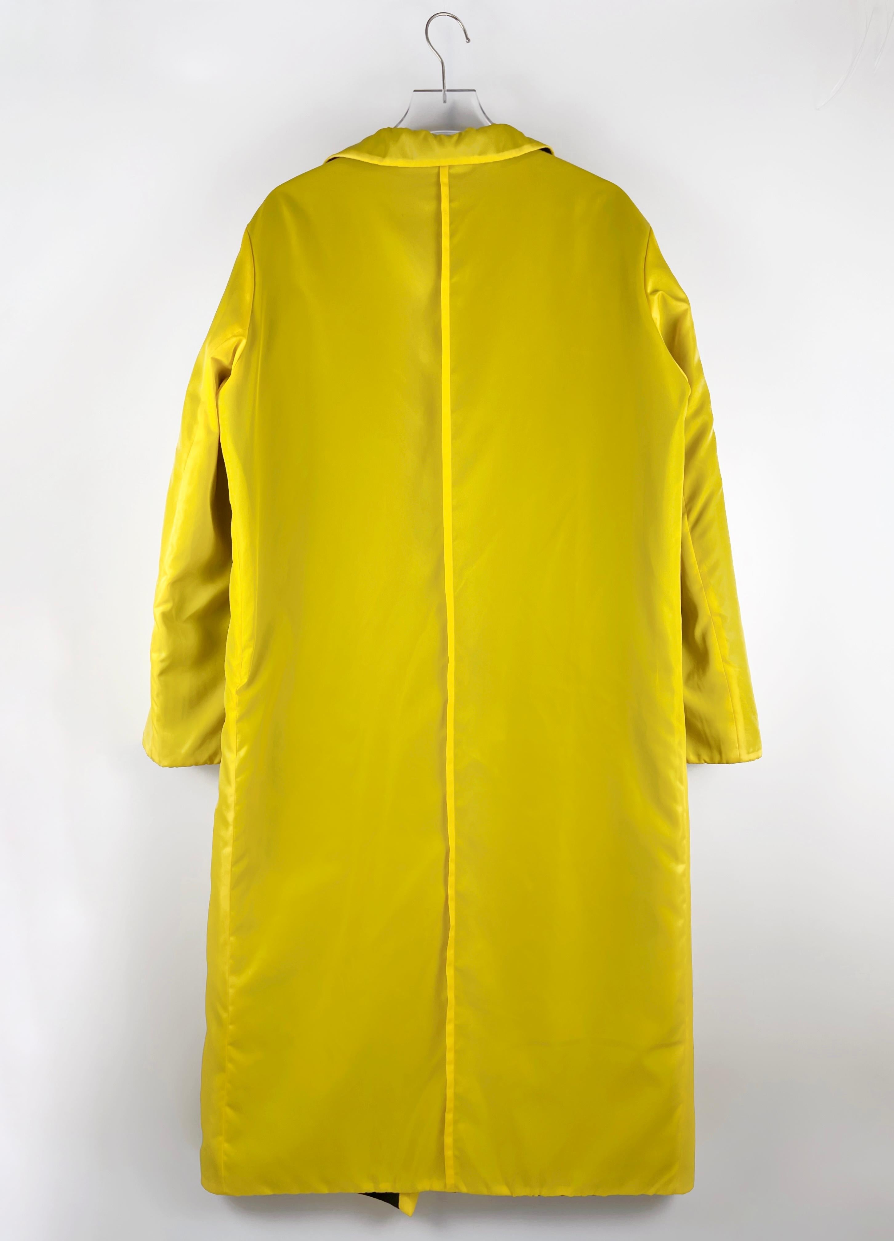 Y's Yellow Puffer Trench Coat In Excellent Condition For Sale In Tương Mai Ward, Hoang Mai District