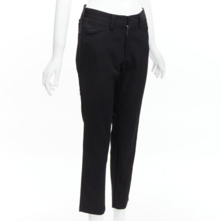 Y'S Yohji Yamamoto Y's. pantaloni affusolati in lana con inserti neri e impunture bianche JP2 M
Riferimento: CAWG/A00287
Marchio: Yohji Yamamoto
Collezione: Y'S
Materiale: Lana
Colore: nero
Modello: Tinta unita
Chiusura: Zip Fly
Dettagli extra: