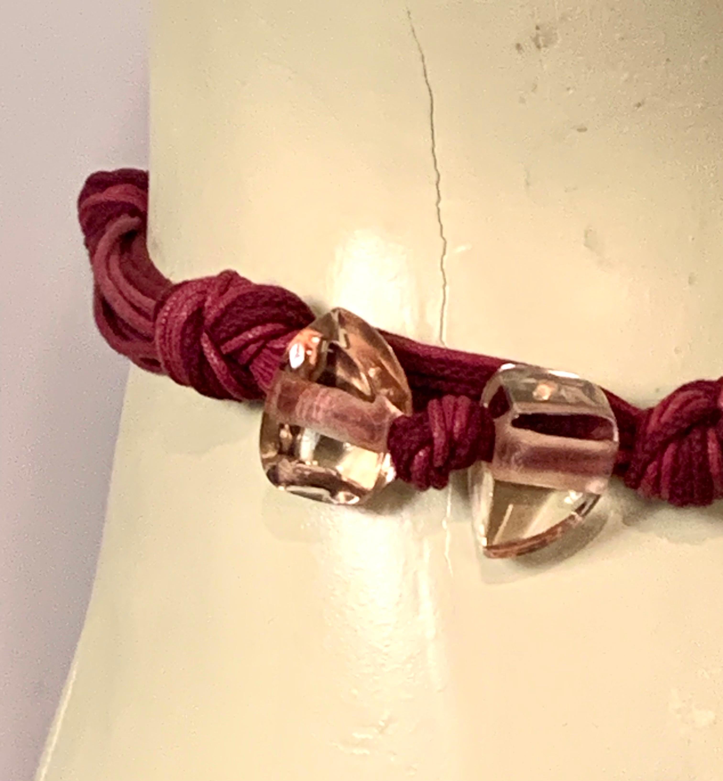 Cintura YSL Attribuita in Corde Borgogna con Cuore in Legno e Pietre Lucide in vendita 5