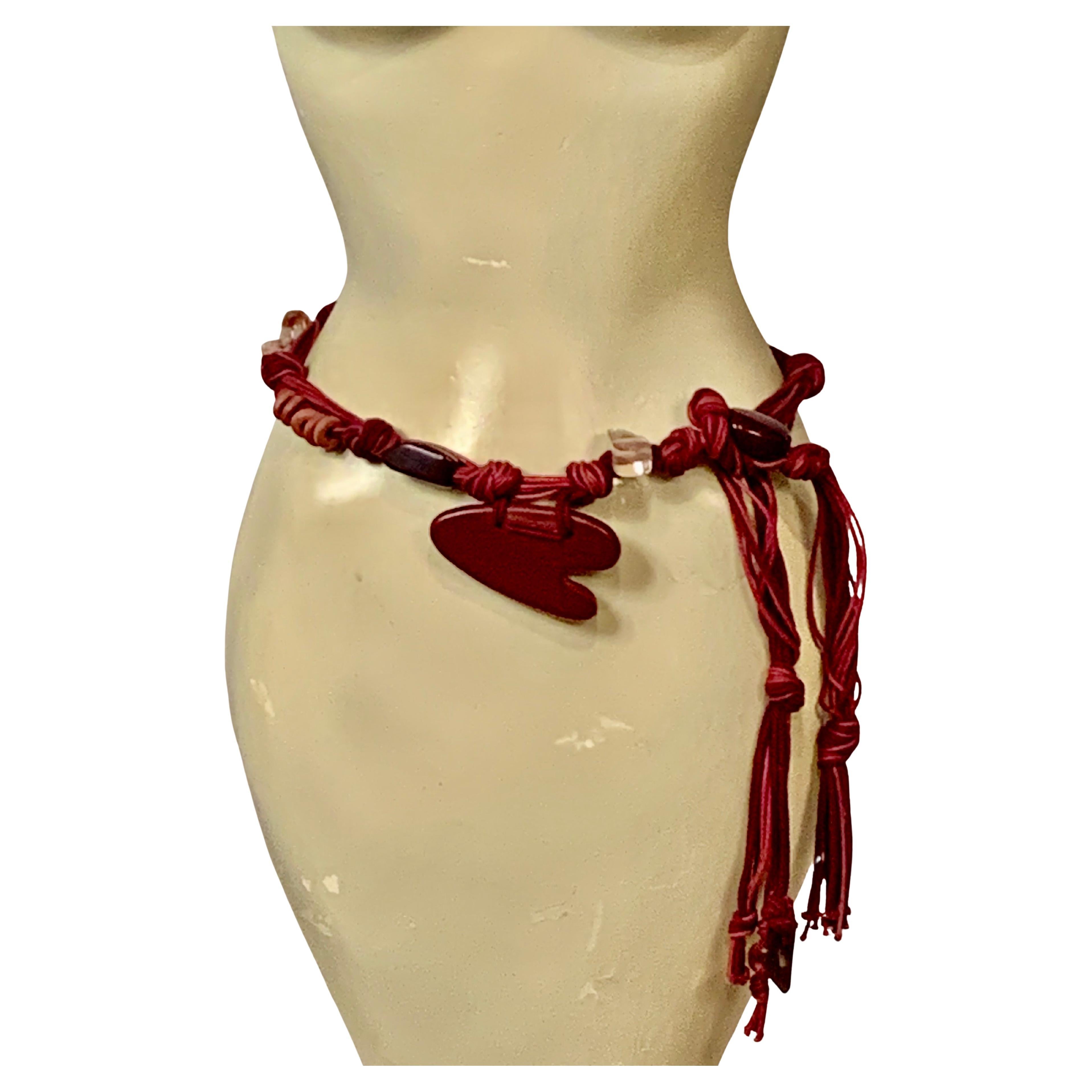 Cintura YSL Attribuita in Corde Borgogna con Cuore in Legno e Pietre Lucide in vendita