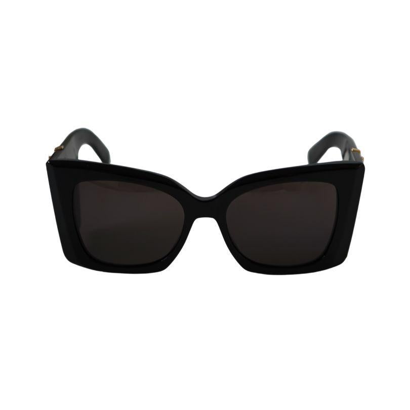 YSL Black oversized cat eye Saint Laurent SL M119 BLAZE Black 54
Comes with case
In perfect condition 
Frame width: 5.75” 
Opening width: 5.25”


THE EVOLUTION OF THE MONOGRAM ACETATE IN A NEW ICONIC SEASONAL VERSION IN A STRONG FEMININE SHAPE