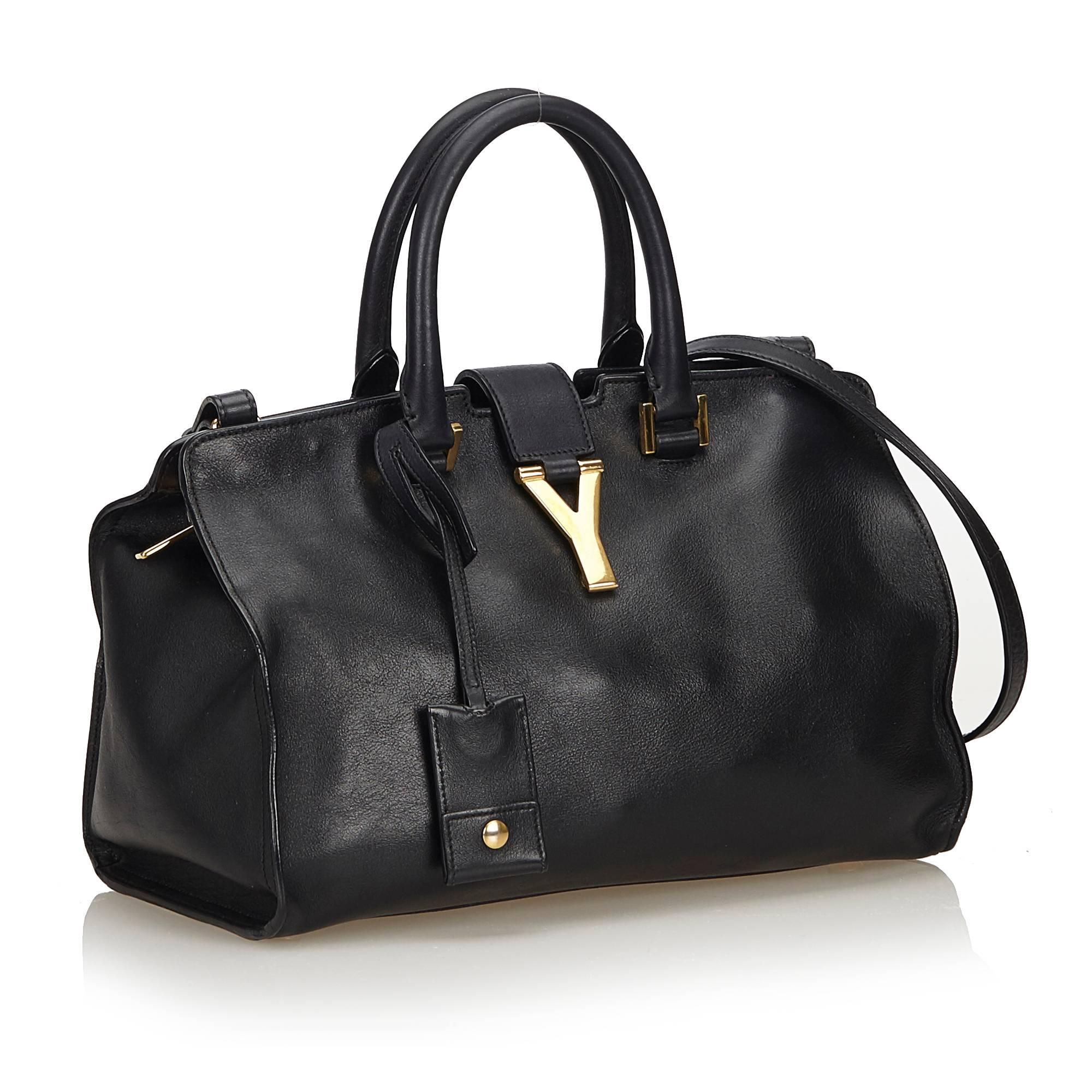 The Cabas Chyc features a calf leather body, rolled handles, a top strap with gold-tone Y hardware, a top zip closure, and an interior zip pocket.

It carries an AB condition rating.Item is slightly out of shape. 

Dimensions: 
Length 20 cm
Width 30