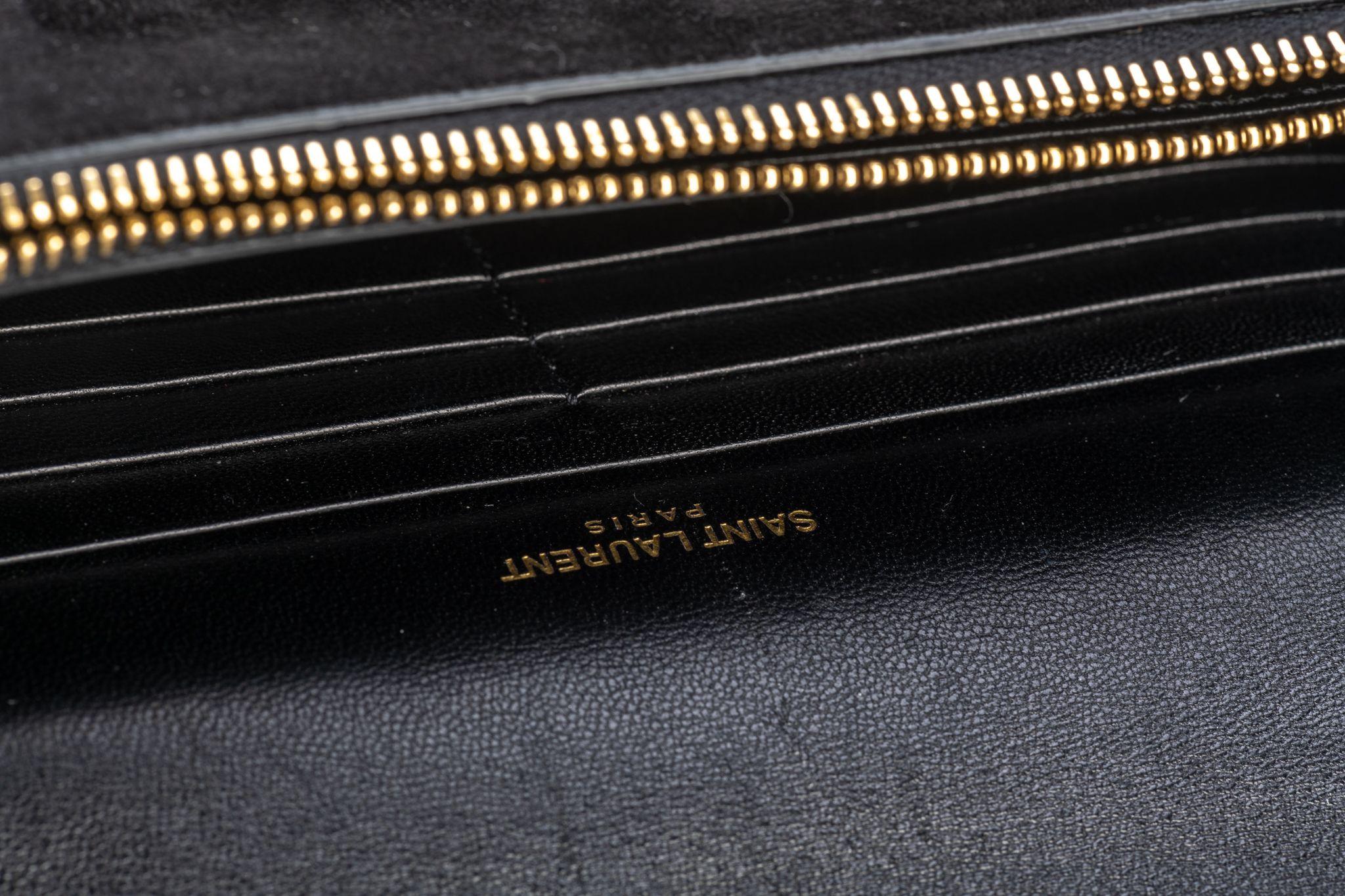 YSL Bolso cruzado de lentejuelas de ante negro NUEVO en venta 7