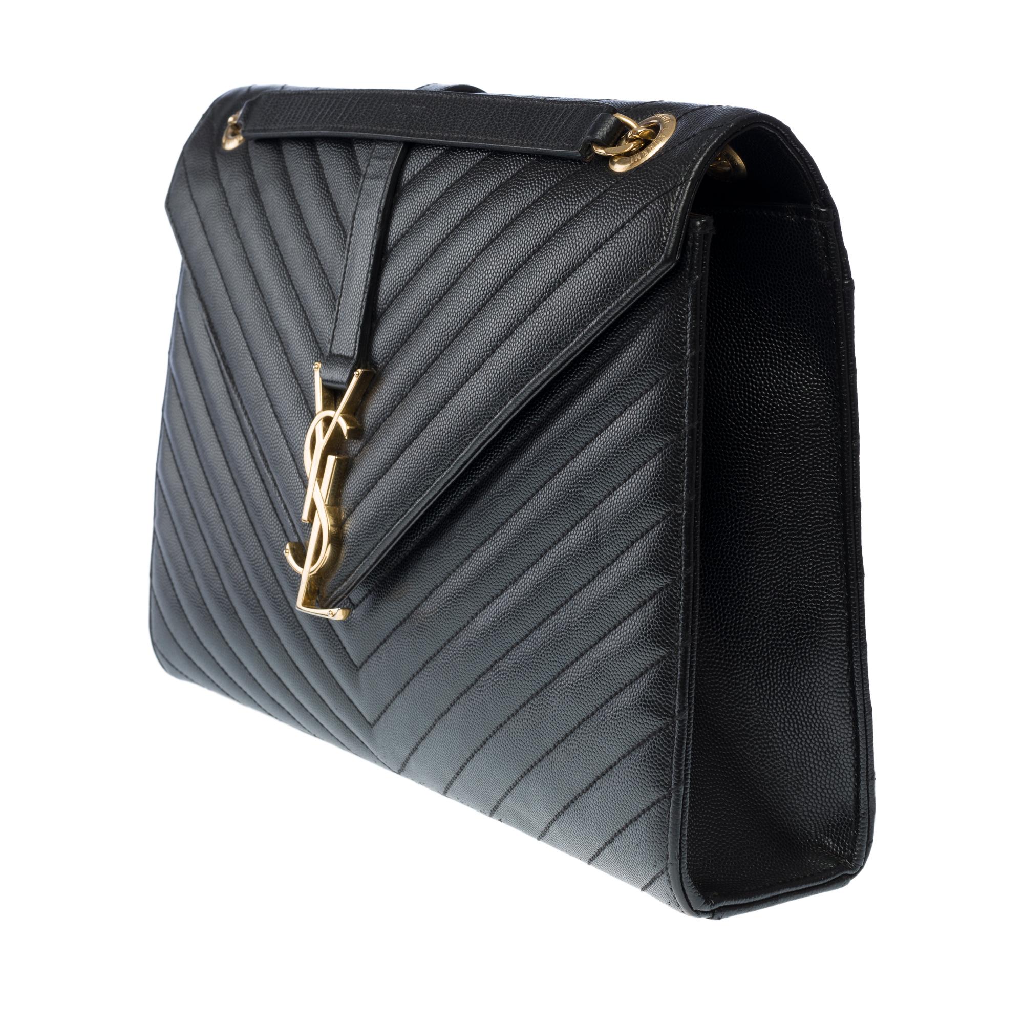 YSL Envelope GM shoulder bag in black chevron grained  leather , GHW In Good Condition In Paris, IDF