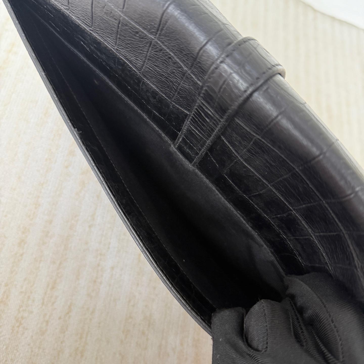 YSL Enveloppe Large Noir Cuir Gaufré Crocodile Argenté en vente 5