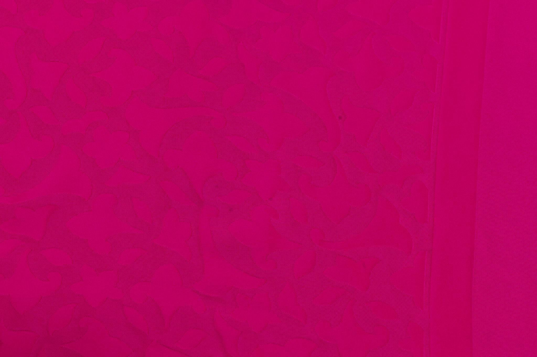 YSL Fuchsia Texturierter großer Seidenschal für Damen oder Herren im Angebot