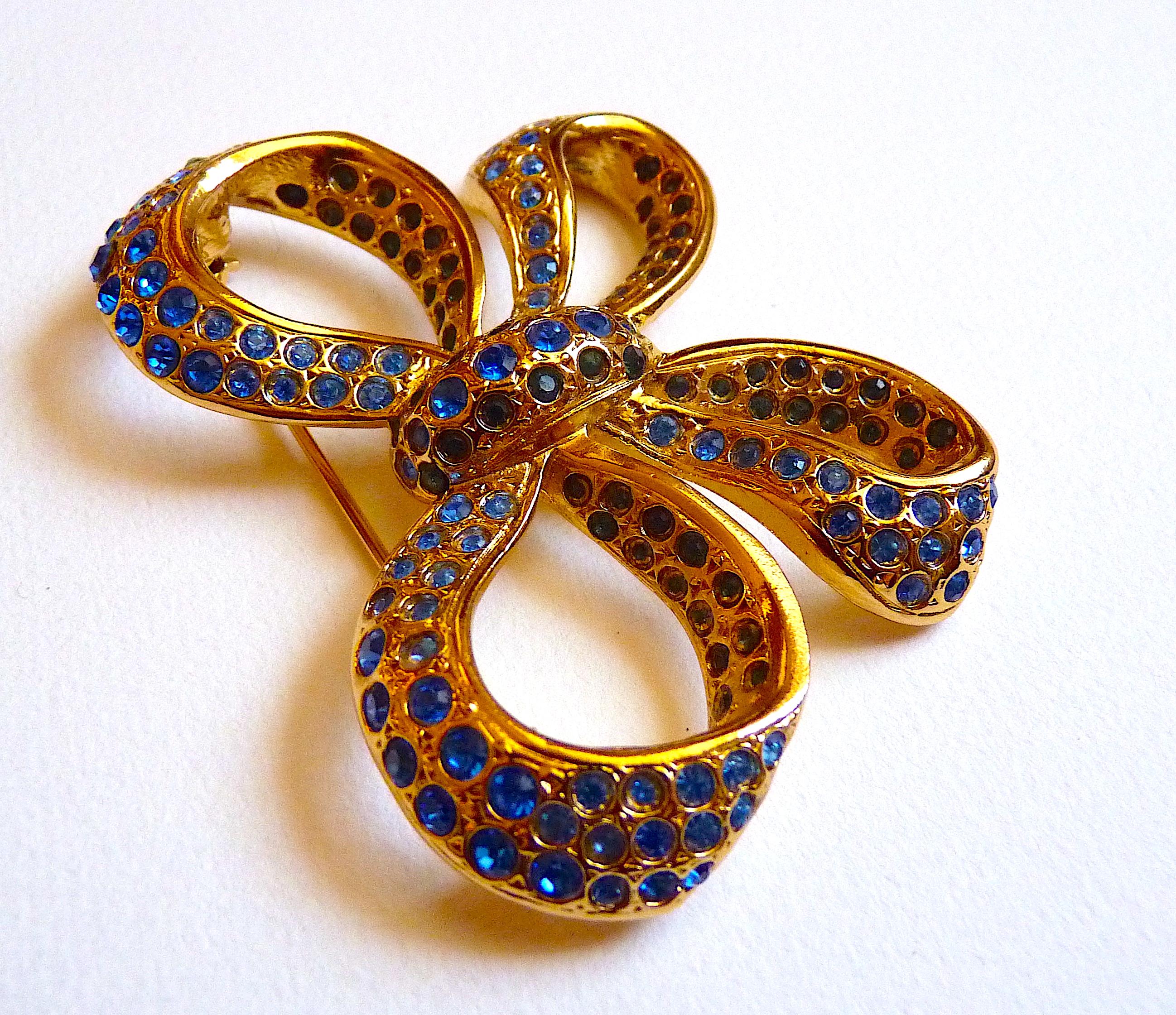 YSL Gilt Metal and Blue Crystal Stones Bow Brooch, Vintage 1980s For Sale 5
