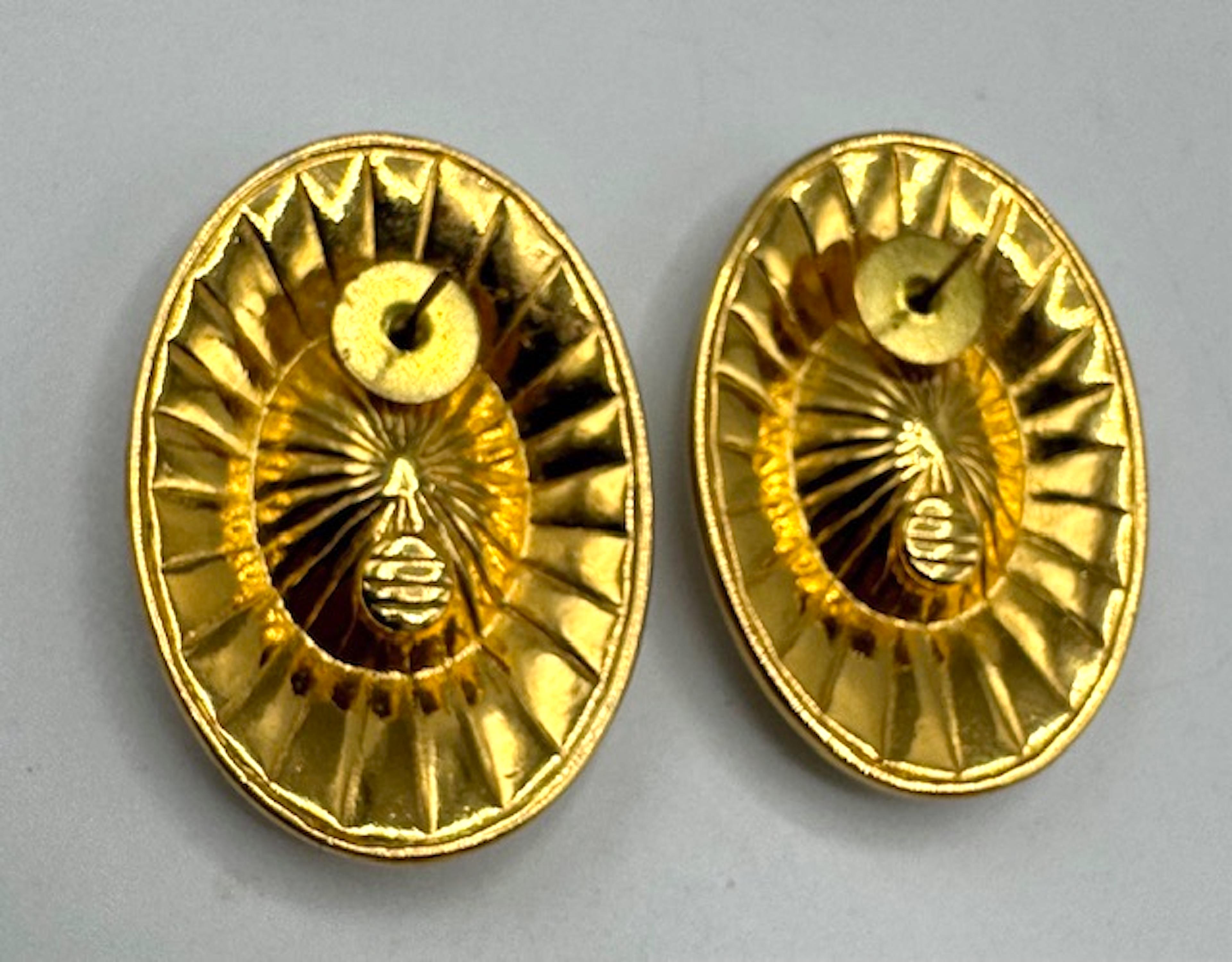 YSL - Collier et boucles d'oreilles oméga en or, émail ivoire et strass sarcelle en vente 5