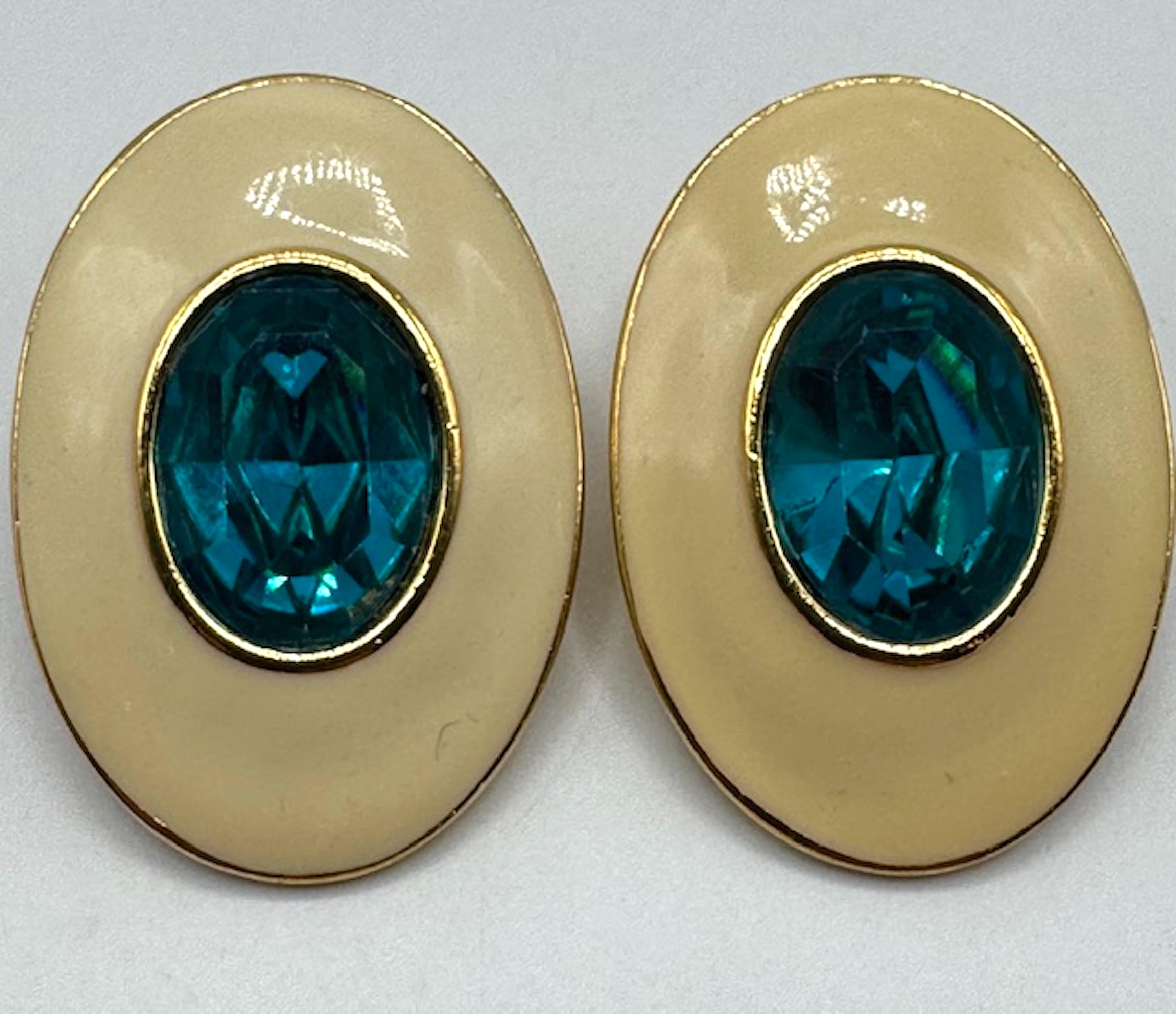 YSL - Collier et boucles d'oreilles oméga en or, émail ivoire et strass sarcelle Bon état - En vente à New York, NY