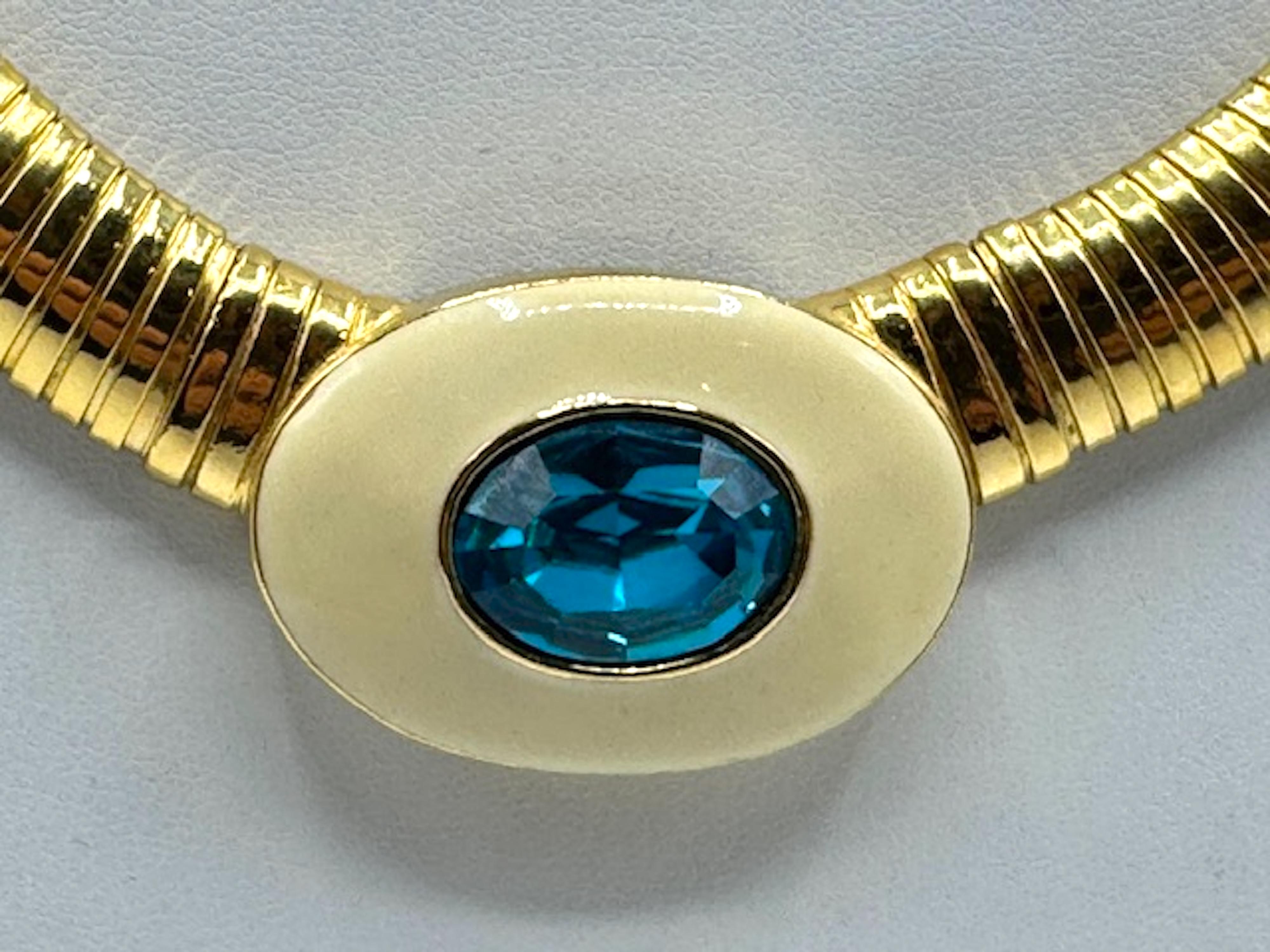 YSL - Collier et boucles d'oreilles oméga en or, émail ivoire et strass sarcelle en vente 2