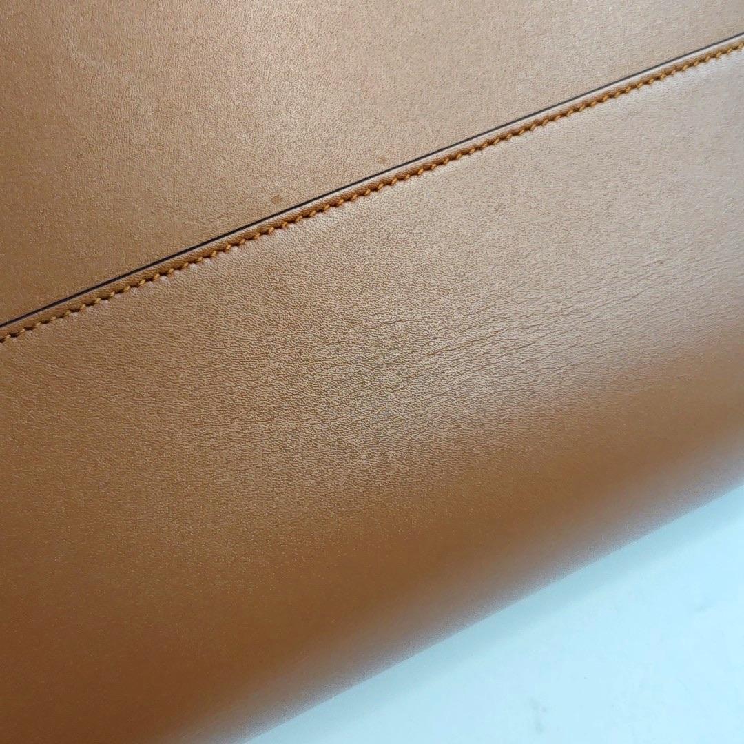 YSL Manhatten Umhängetasche Braun Schulter im Angebot 11