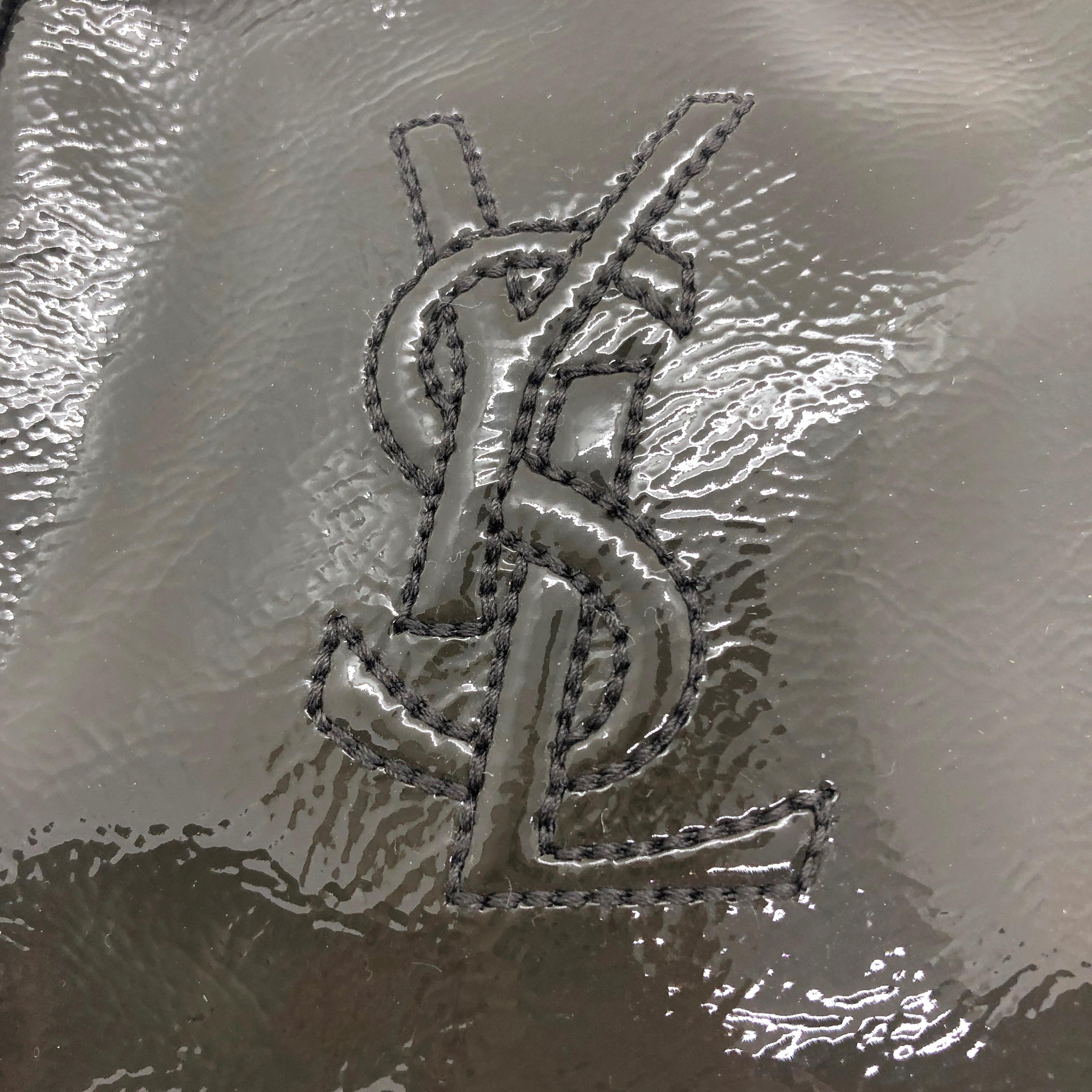YSL Monogram Gray Patent Leather Wristlet w/ Gold Metal Chain and Hardware For Sale 7