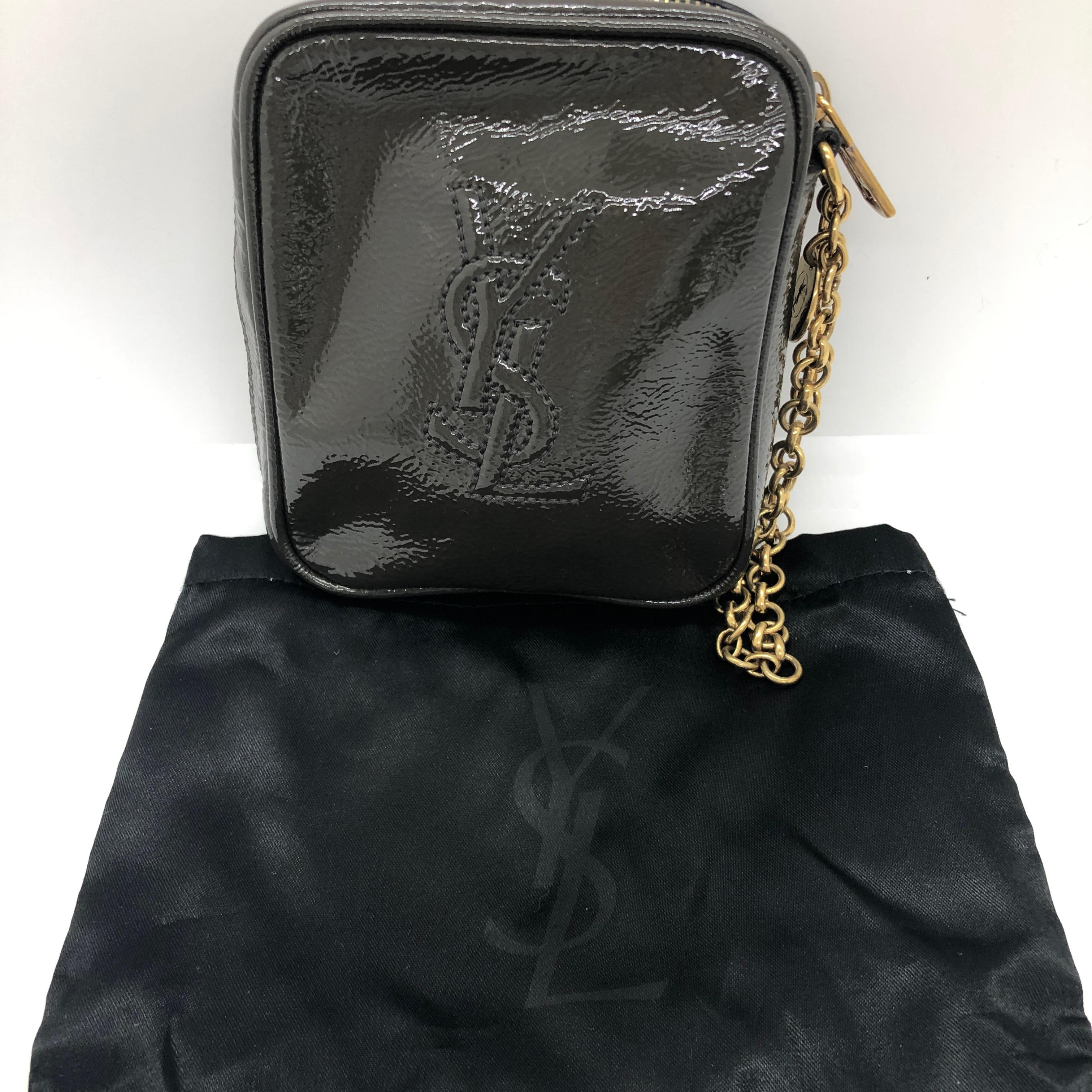 YSL Monogram Gray Patent Leather Wristlet w/ Gold Metal Chain and Hardware For Sale 8
