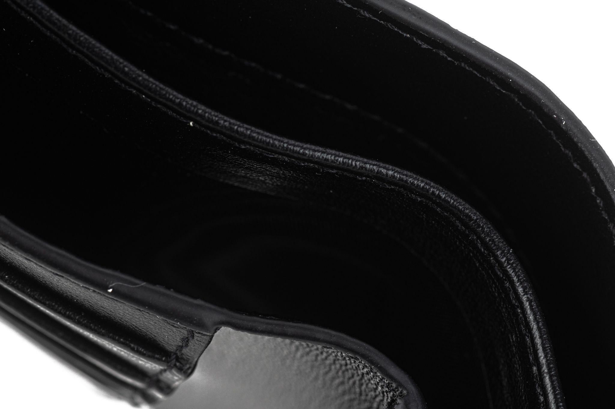 Billetera YSL New Negra de cocodrilo en relieve en venta 1
