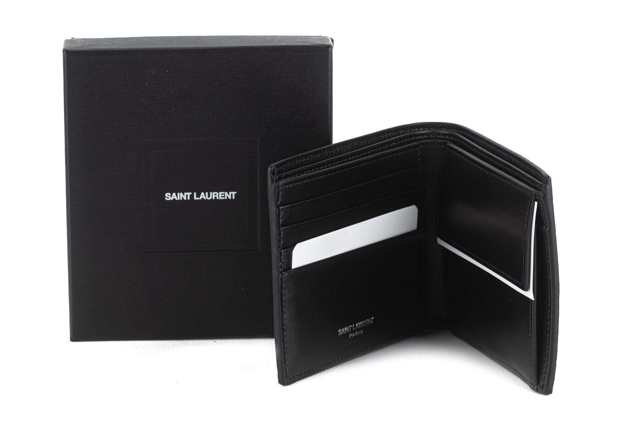 Billetera YSL New Negra de cocodrilo en relieve en venta 4