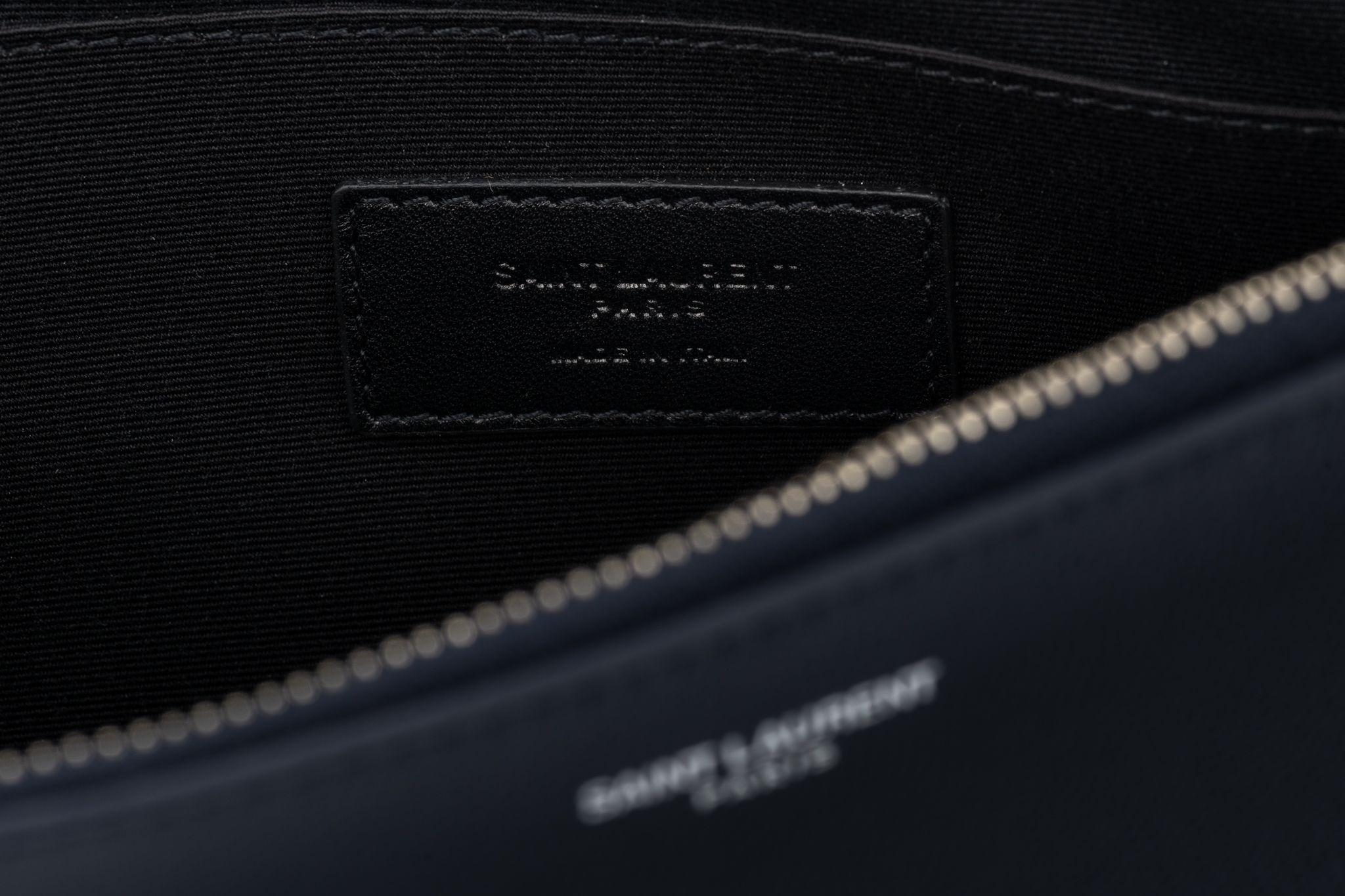 YSL New Blue Leather Zip Pouch (pochette zippée en cuir) en vente 5