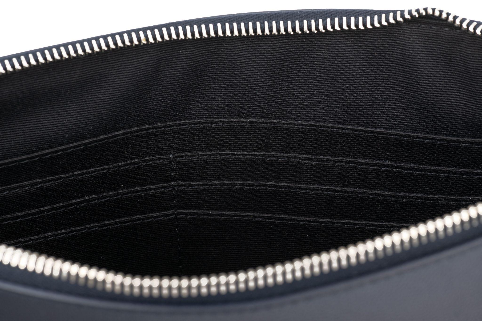 YSL New Blue Leather Zip Pouch (pochette zippée en cuir) en vente 4