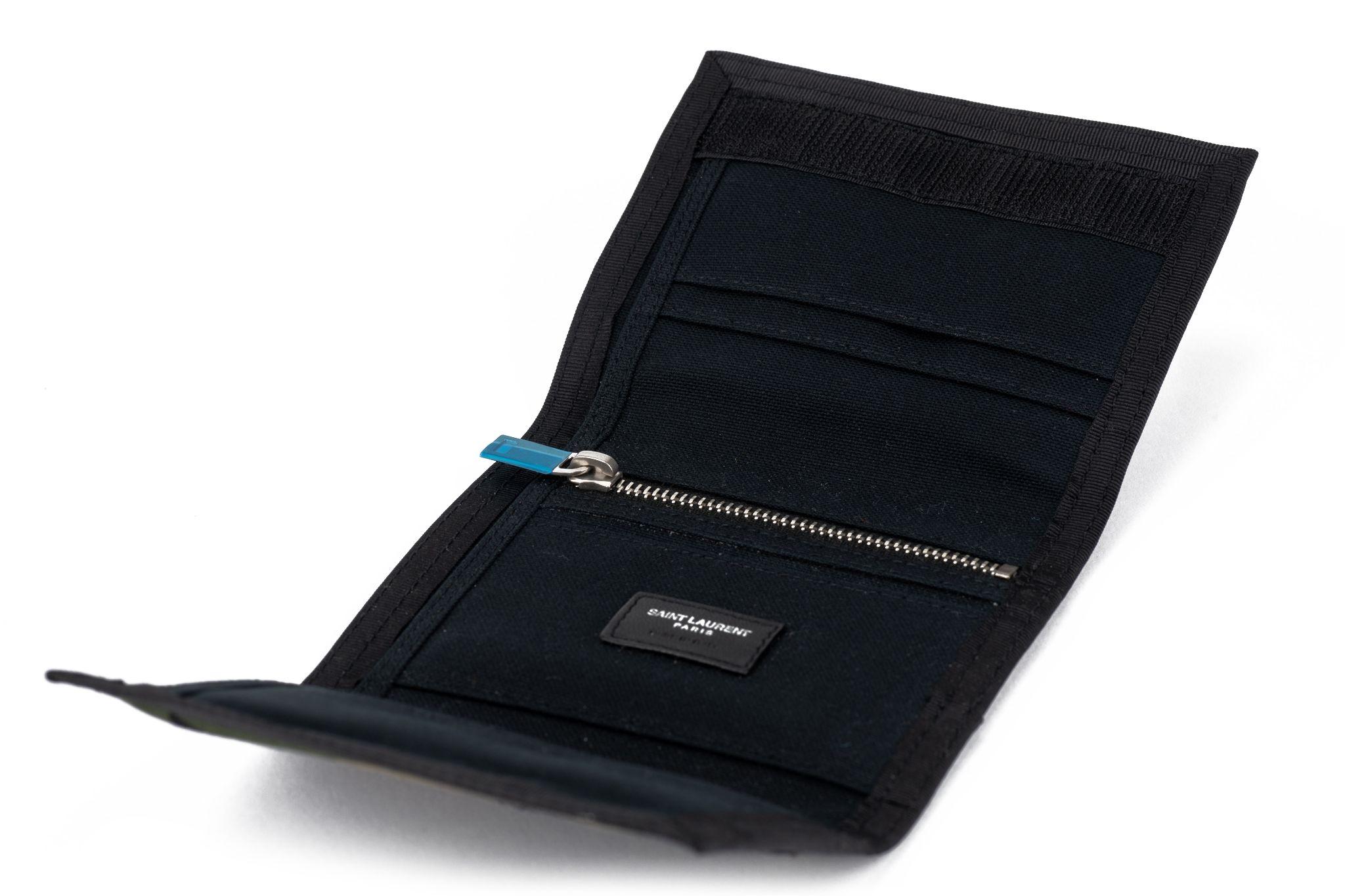 YSL Neue Camouflage-Brieftasche aus Segeltuch im Angebot 3