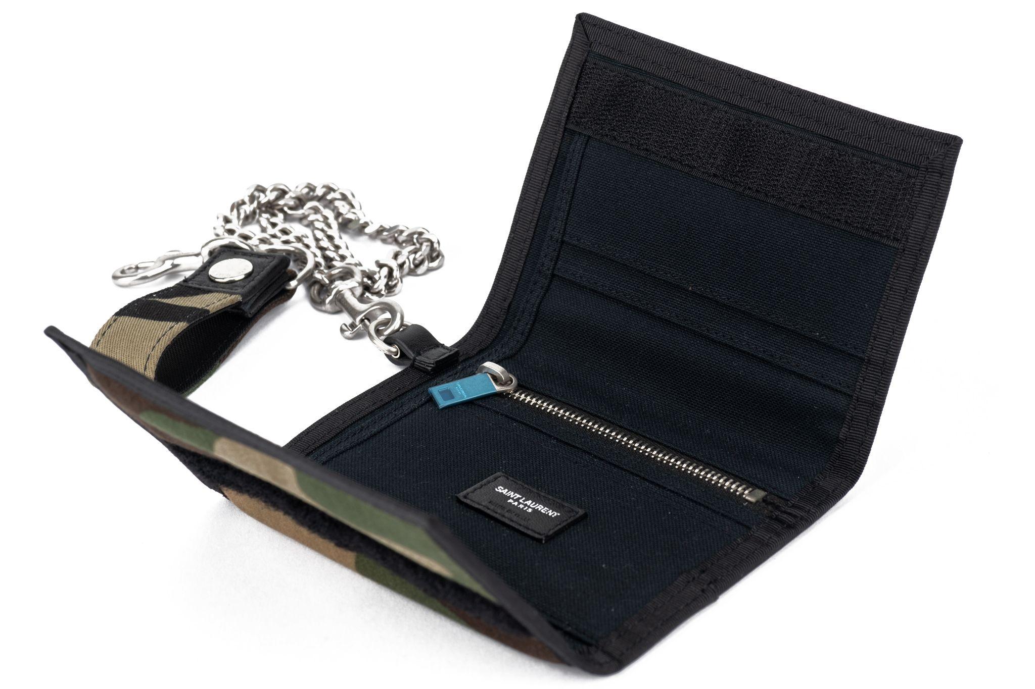 YSL new men's camouflage velcro wallet. Detachable chain measures 16 inches .
Comes with original dustcover and box.