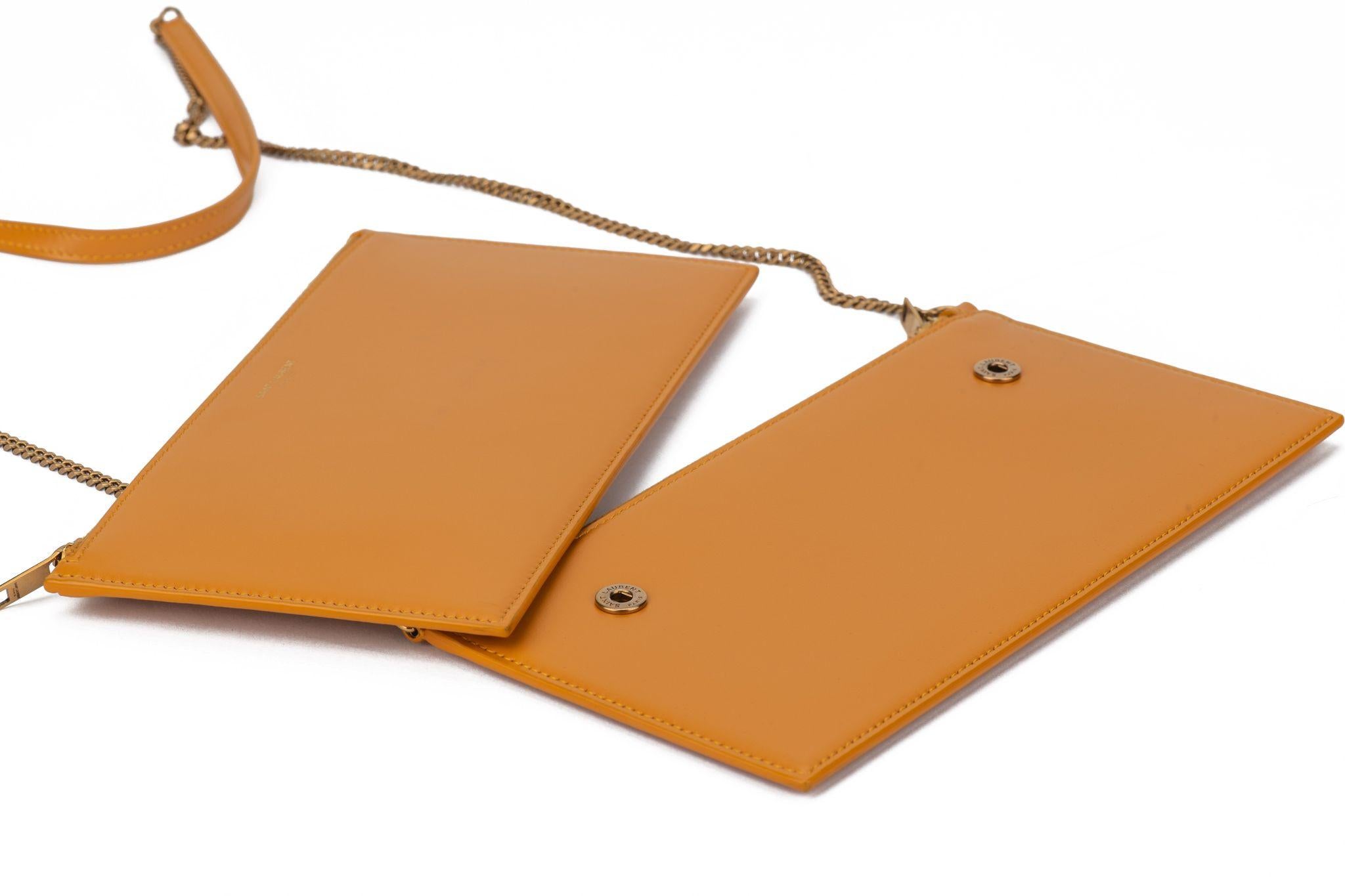 YSL New  Pochette double avec lanière de chaîne en vente 1