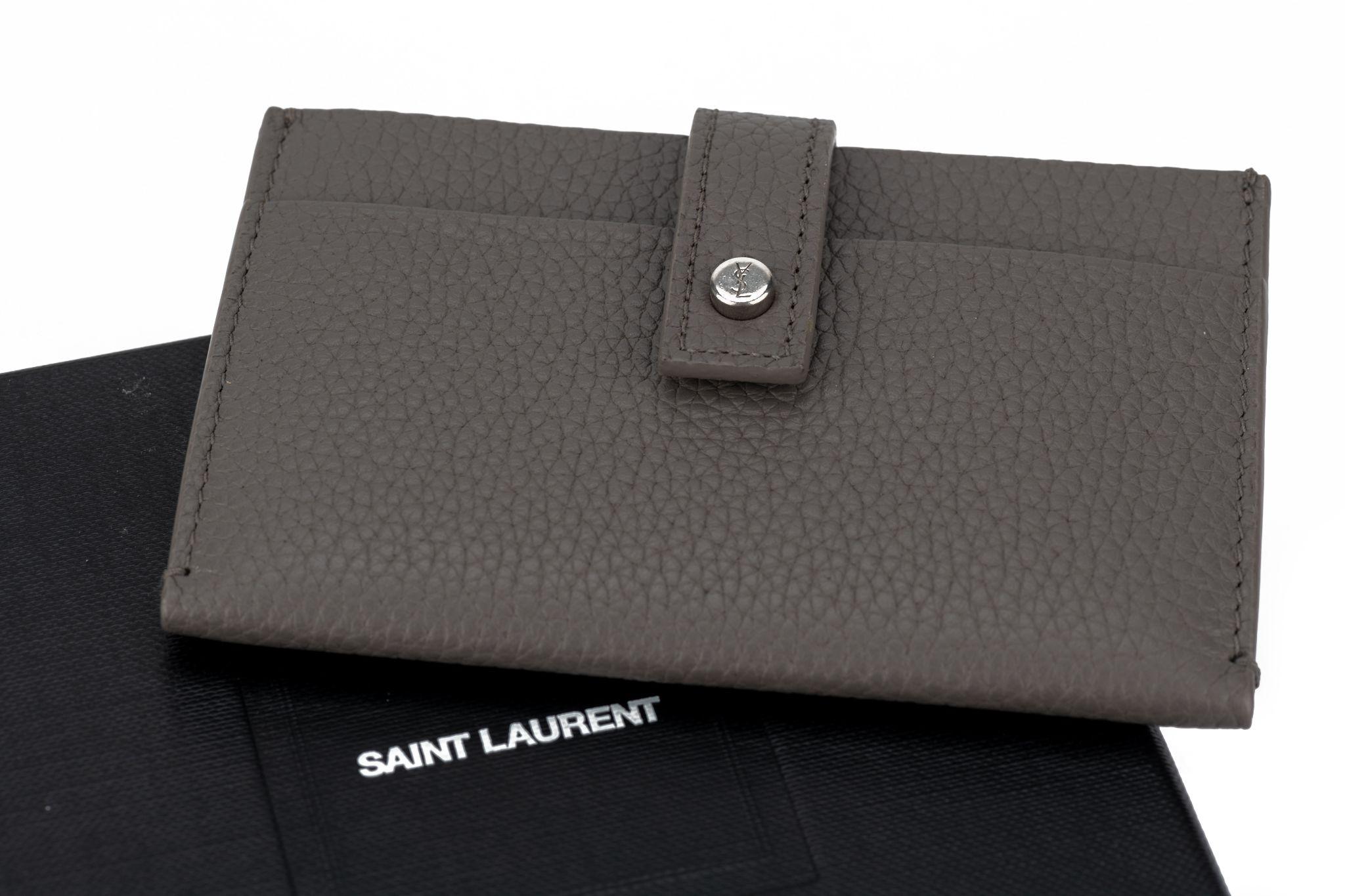 YSL New Etain Credit Card Wallet In New Condition For Sale In West Hollywood, CA
