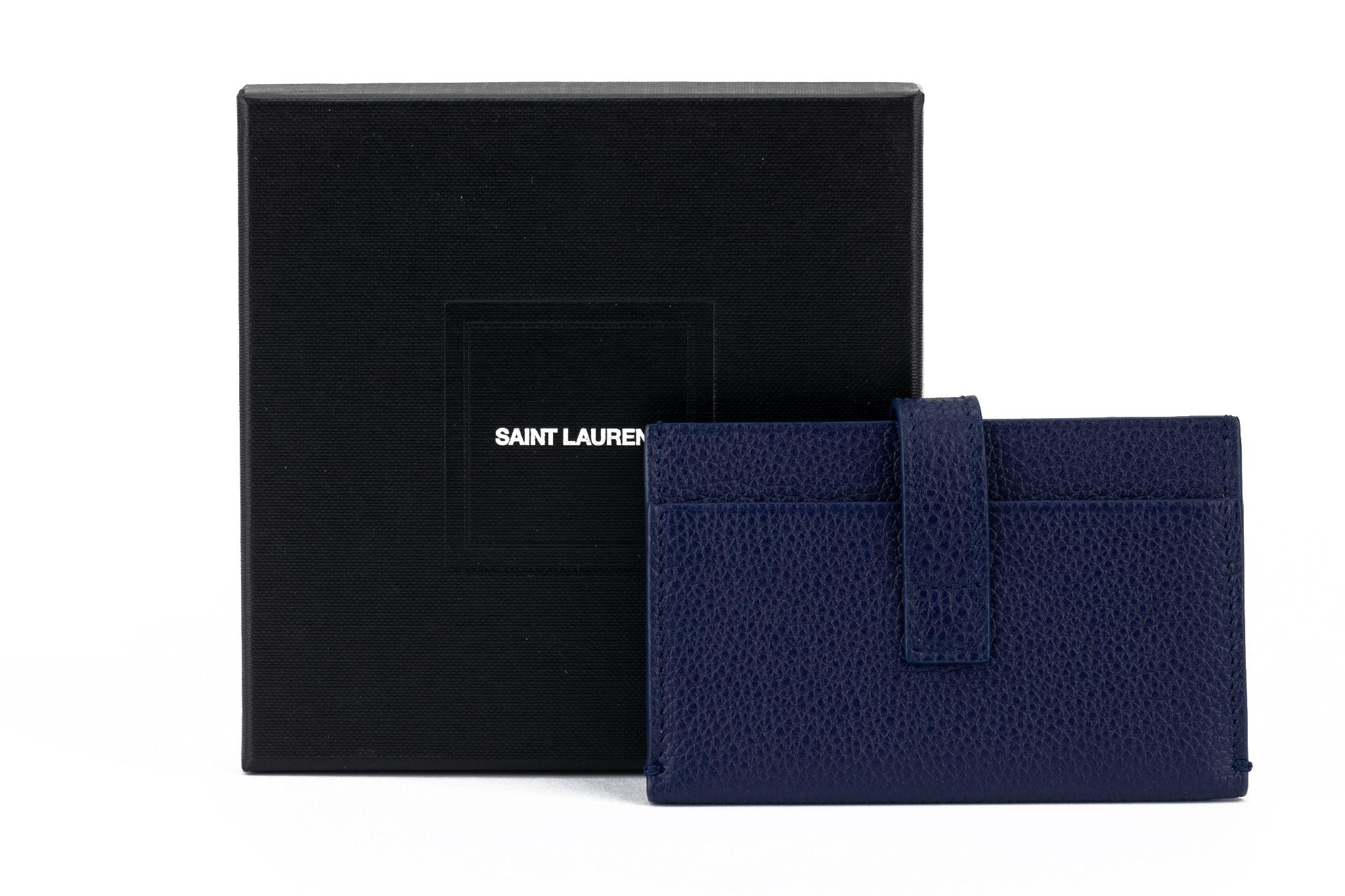 YSL brand new unisex credit card wallet, navy blue pebbled leather with logo silver details.
Comes with original dustcover and box.