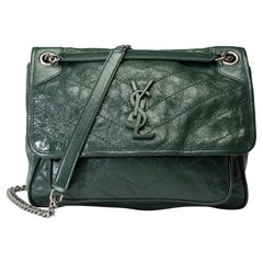 Borsa a tracolla media YSL Niki in pelle increspata verde, AHW