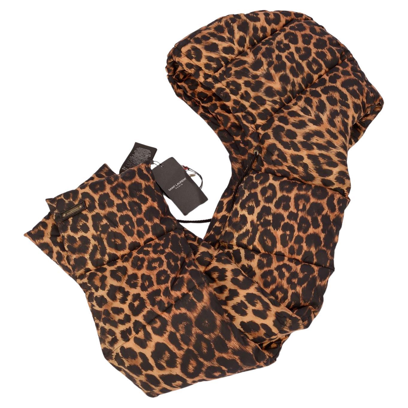 Sciarpa YSL NWT con stampa leopardata