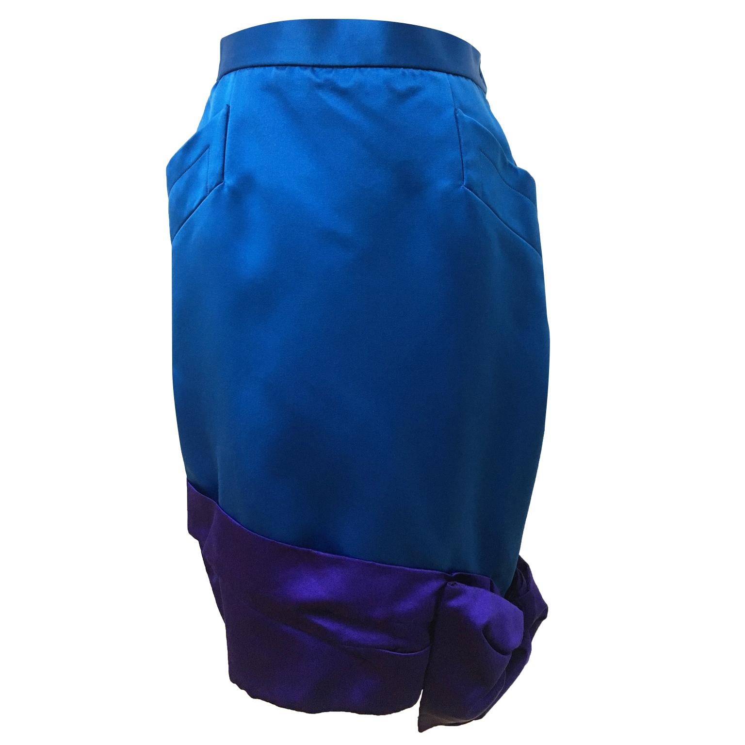 YSL Rive Gauche incredible blue / purple skirt from circa 1985.
Draped oversized bow hem detail. The skirt fastens with side zip. 
Original size : 38 FR 