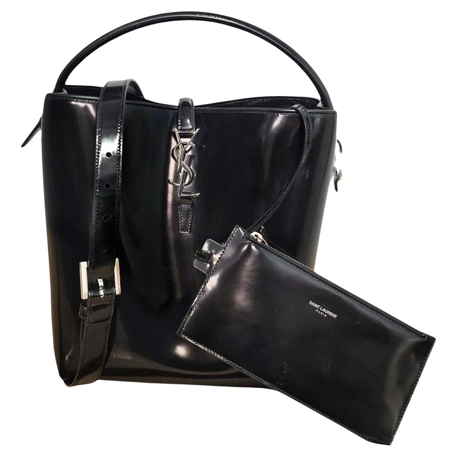 YSL Saint Laurent Lackleder LE 37 Beuteltasche im Angebot