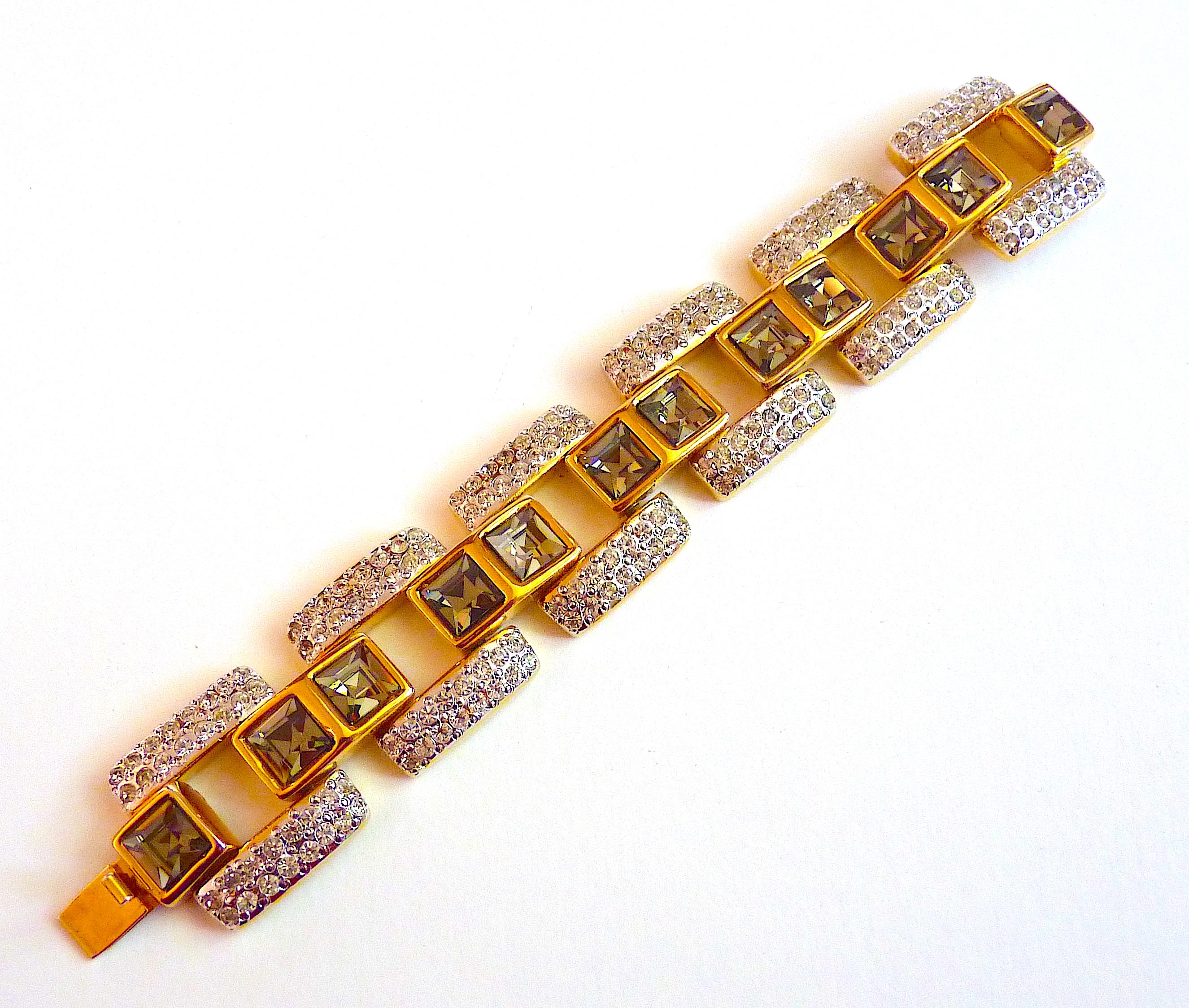 Rare YSL Chunky Bracelet made of large gold metal links adorned with Facetted Smoked Glass Crystals and Small Clear stones, Vintage from the 1980s
Stamped YSL at Backside on the clasp

A Gorgeous Masterpiece to add to your Collection !

CONDITION :