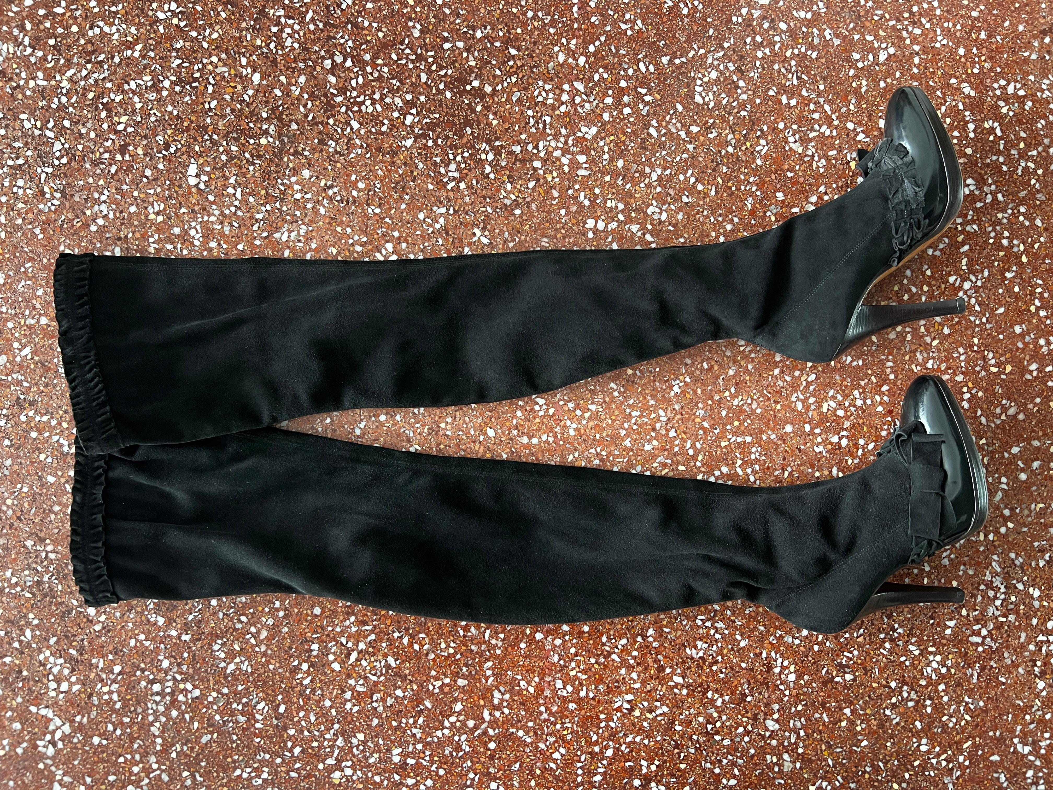 da uomo o donna Ysl Tom Ford Stivali alti alla coscia in pelle e camoscio nero con dettaglio a fiocco 2002 in vendita