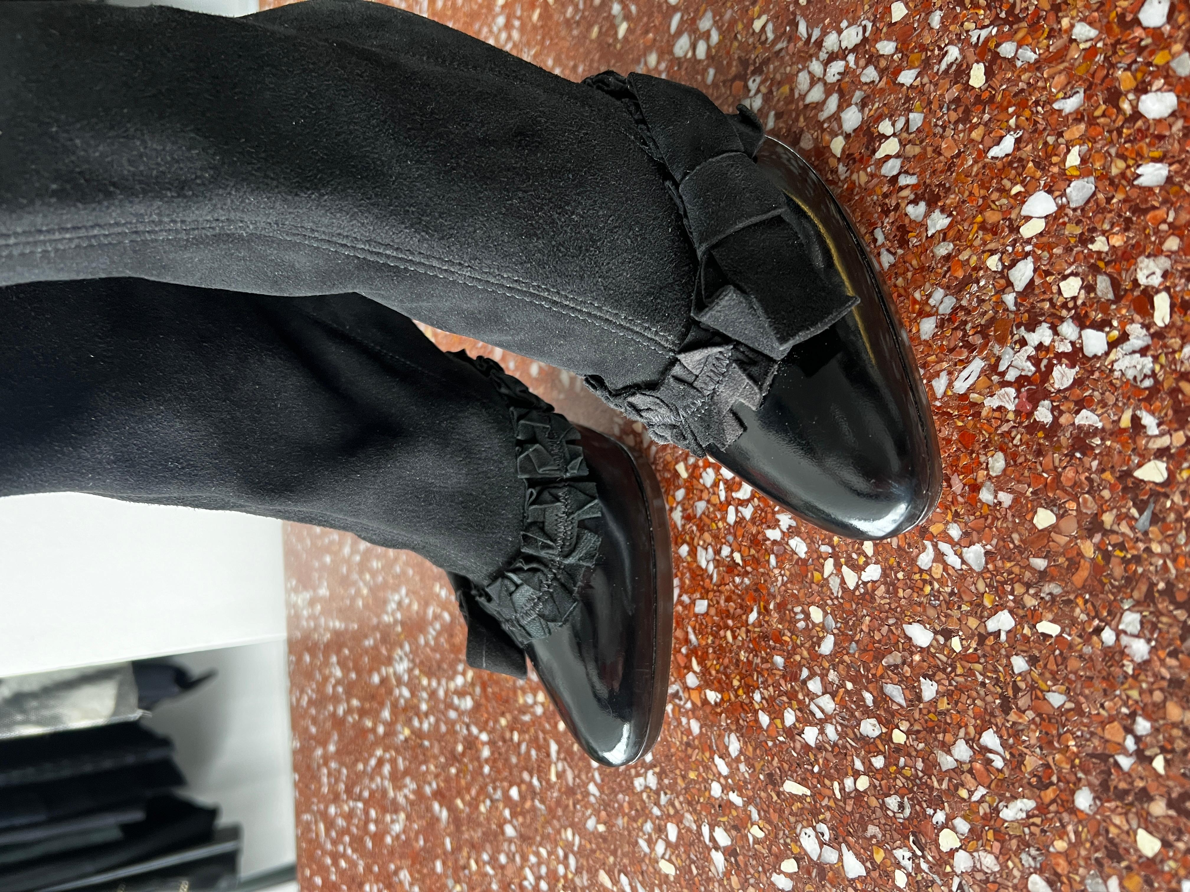 Ysl Tom Ford Stivali alti alla coscia in pelle e camoscio nero con dettaglio a fiocco 2002 in vendita 2
