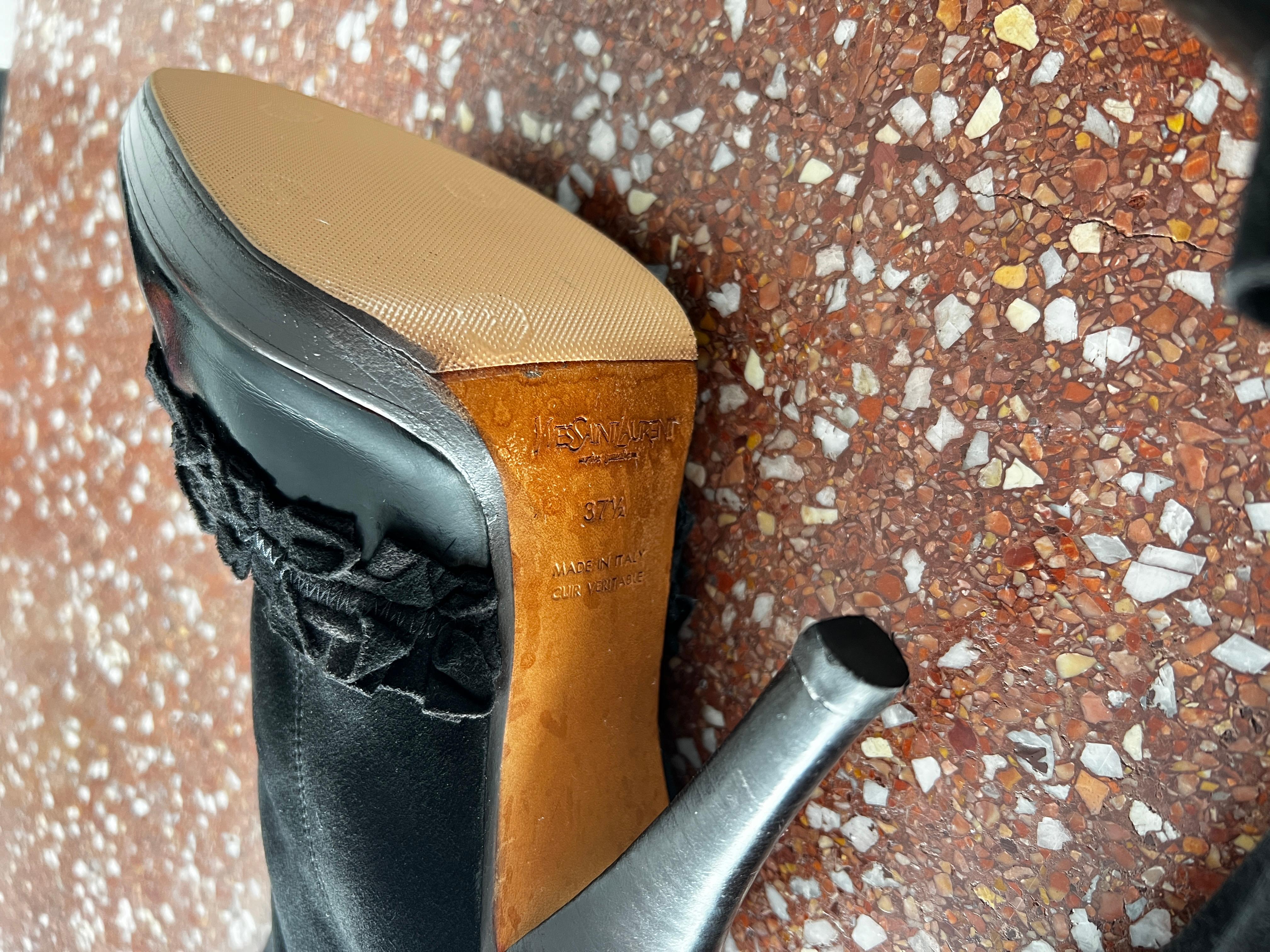 Ysl Tom Ford Stivali alti alla coscia in pelle e camoscio nero con dettaglio a fiocco 2002 in vendita 3
